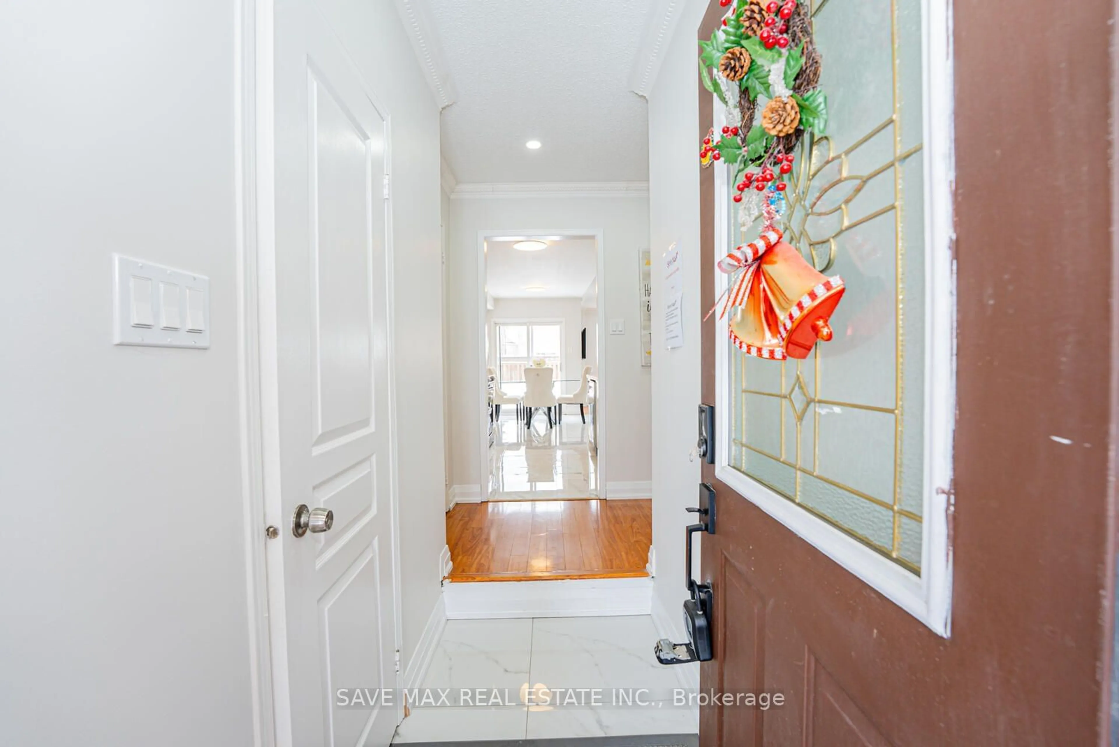 Indoor entryway for 3826 Freeman Terr, Mississauga Ontario L5M 6Y2