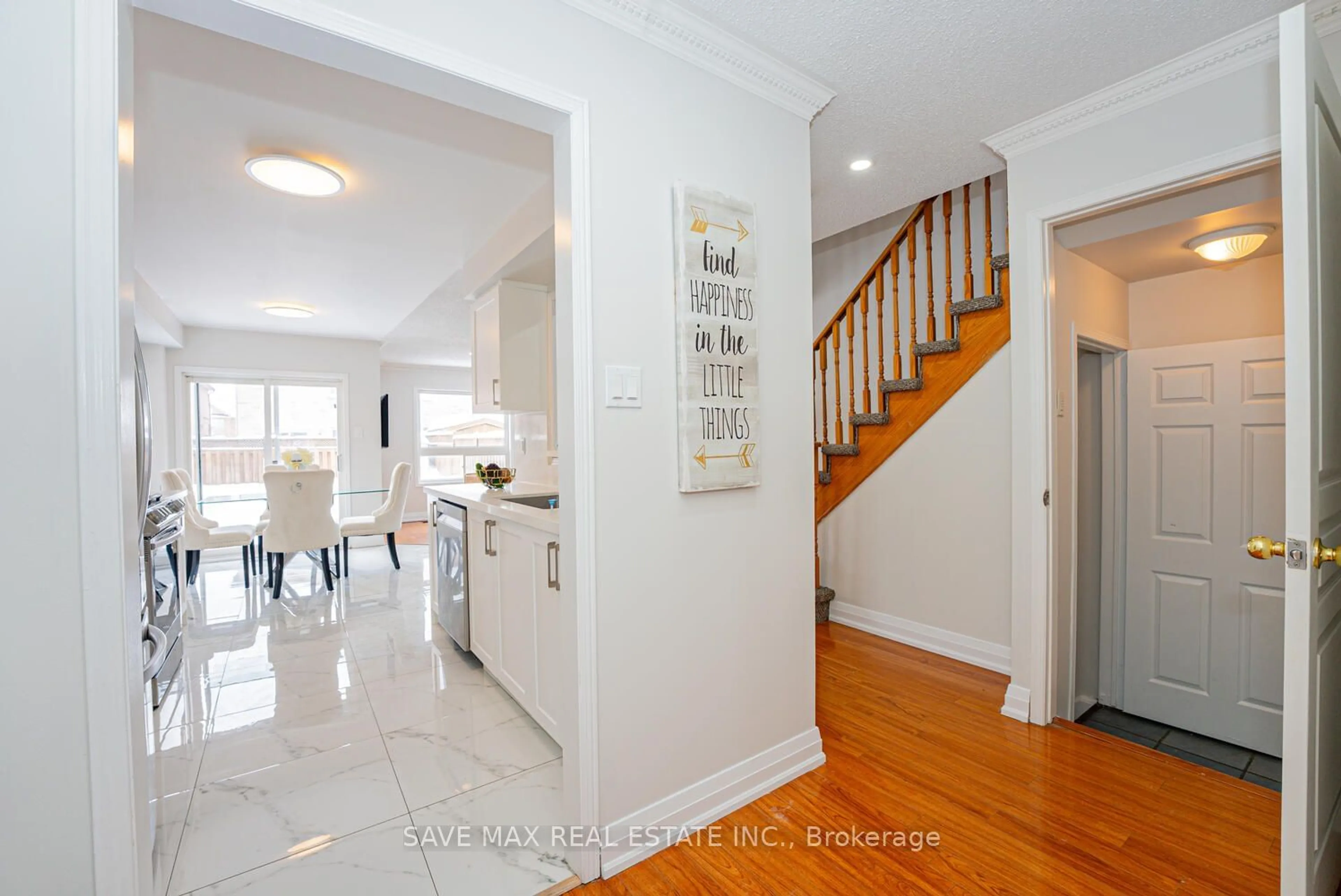 Indoor entryway for 3826 Freeman Terr, Mississauga Ontario L5M 6Y2