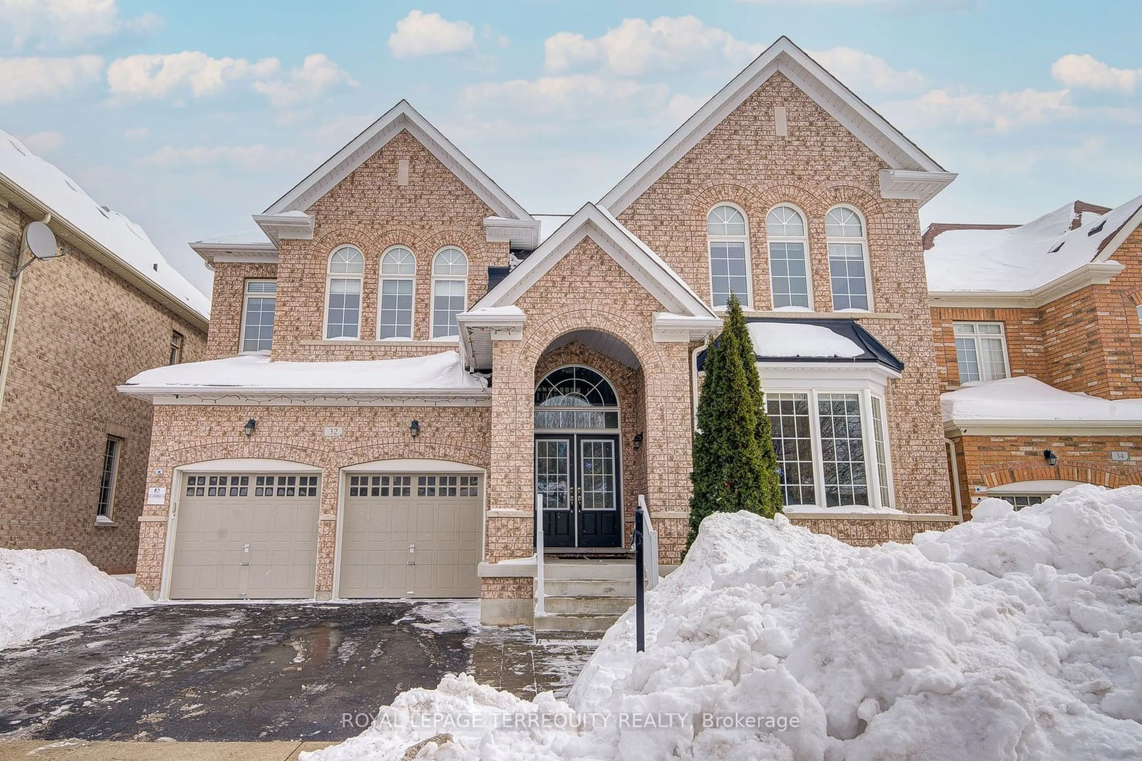 Home with brick exterior material, street for 32 Mistyglen Cres, Brampton Ontario L6Y 0X2