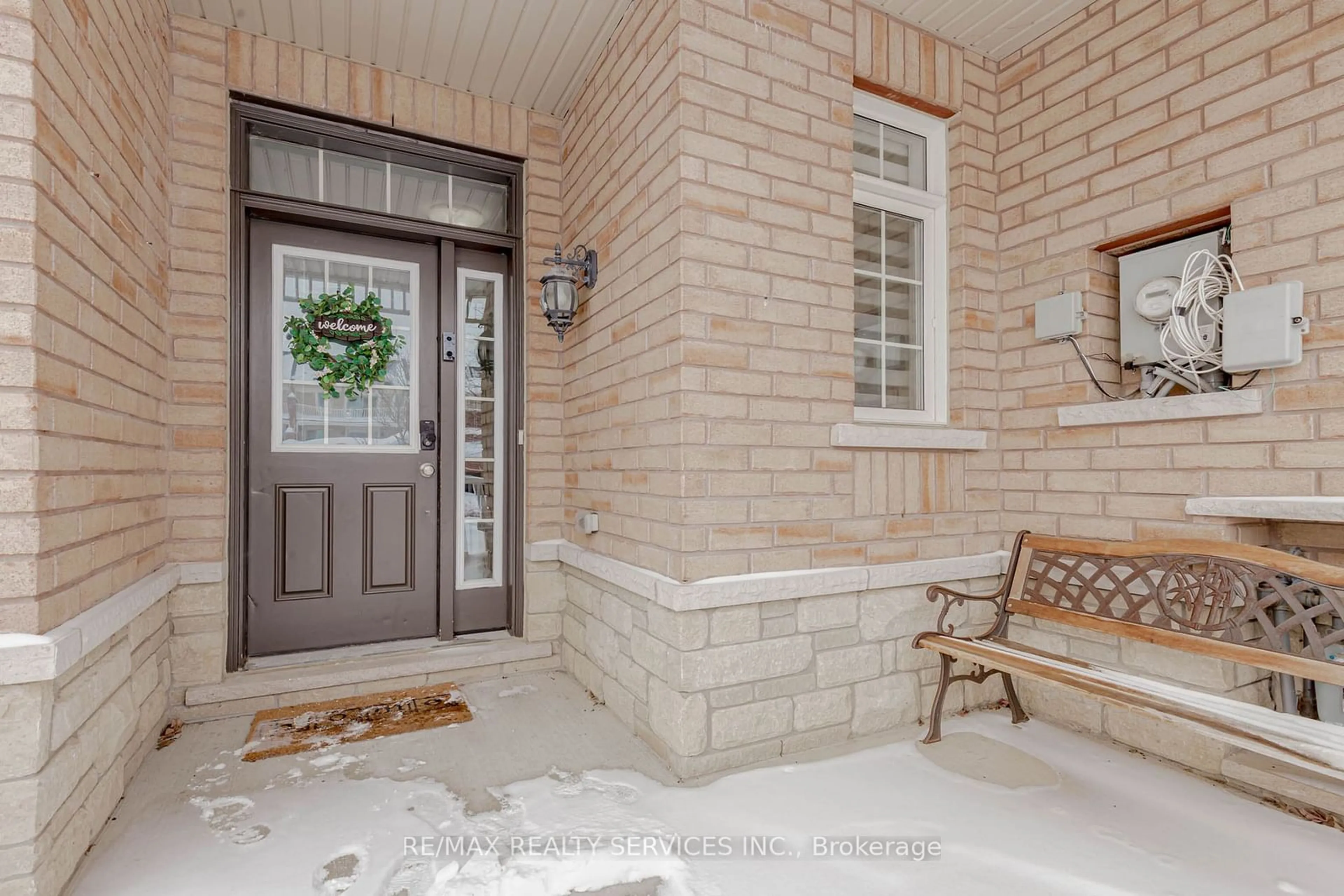 Indoor entryway for 31 Mccardy Crt, Caledon Ontario L7C 3W9