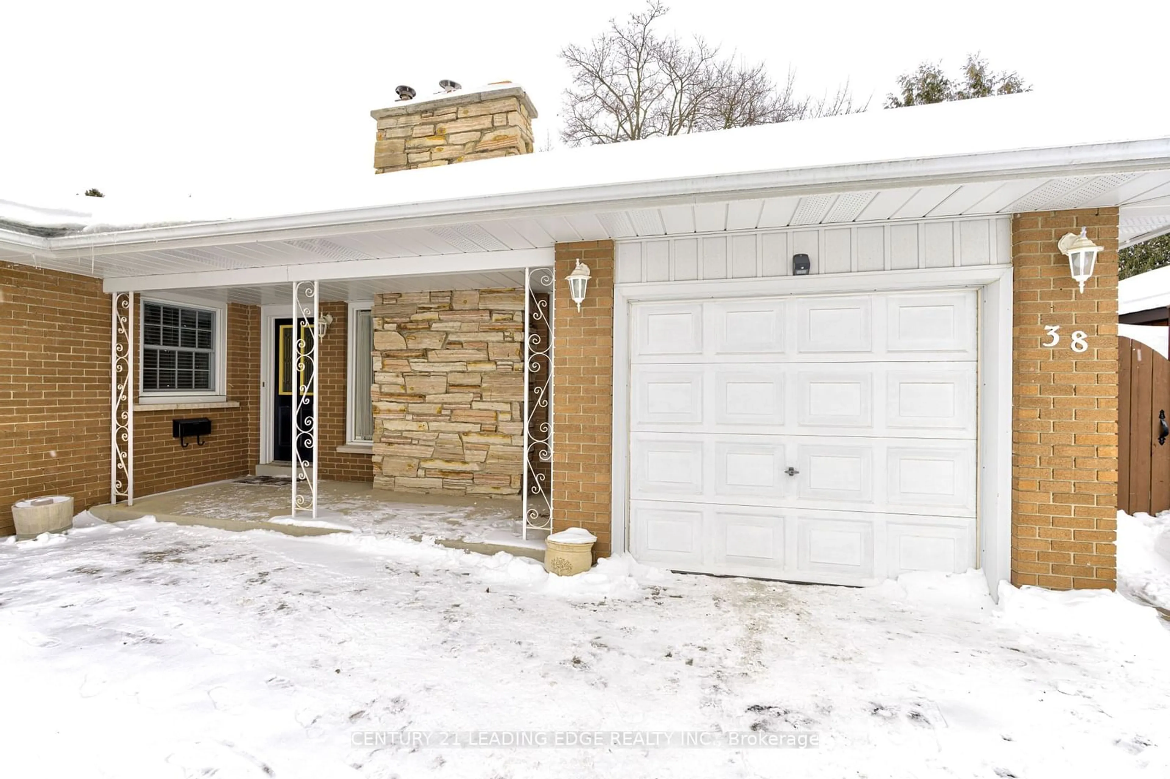 Home with brick exterior material, street for 38 Cheltenham Crt, Brampton Ontario L6W 1J3