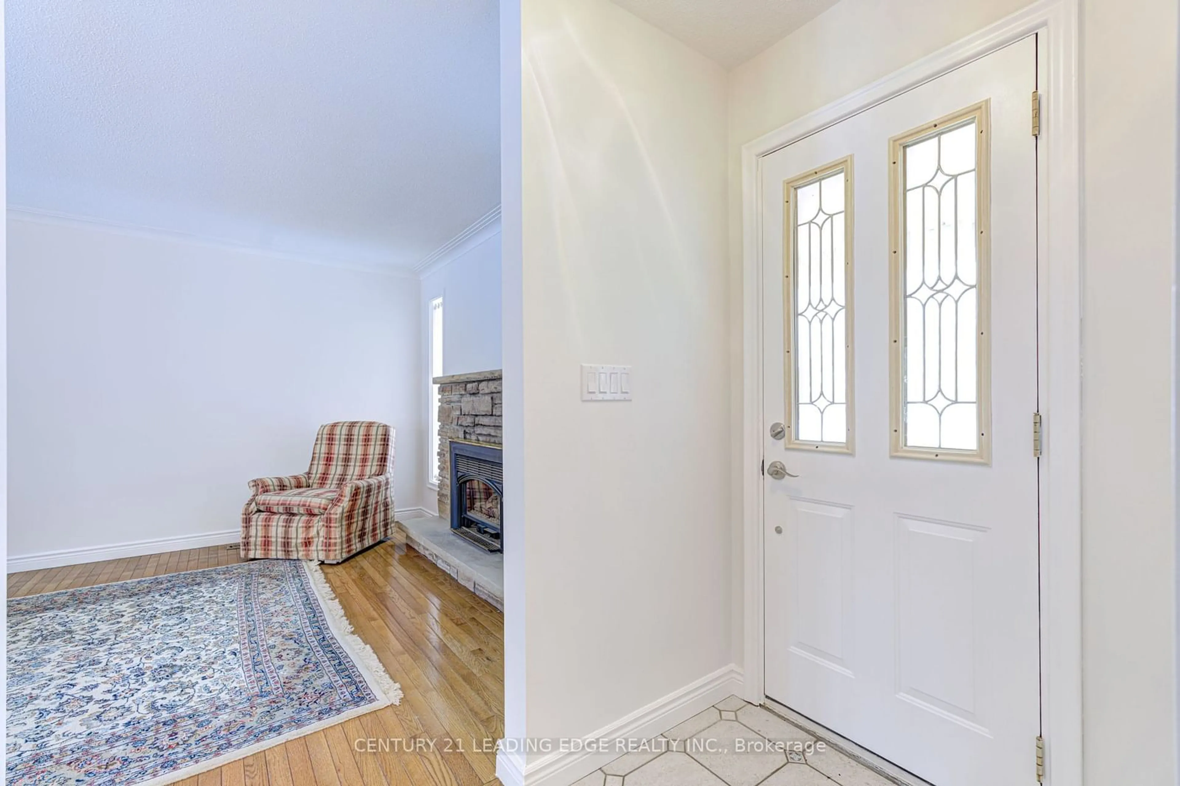 Indoor entryway for 38 Cheltenham Crt, Brampton Ontario L6W 1J3