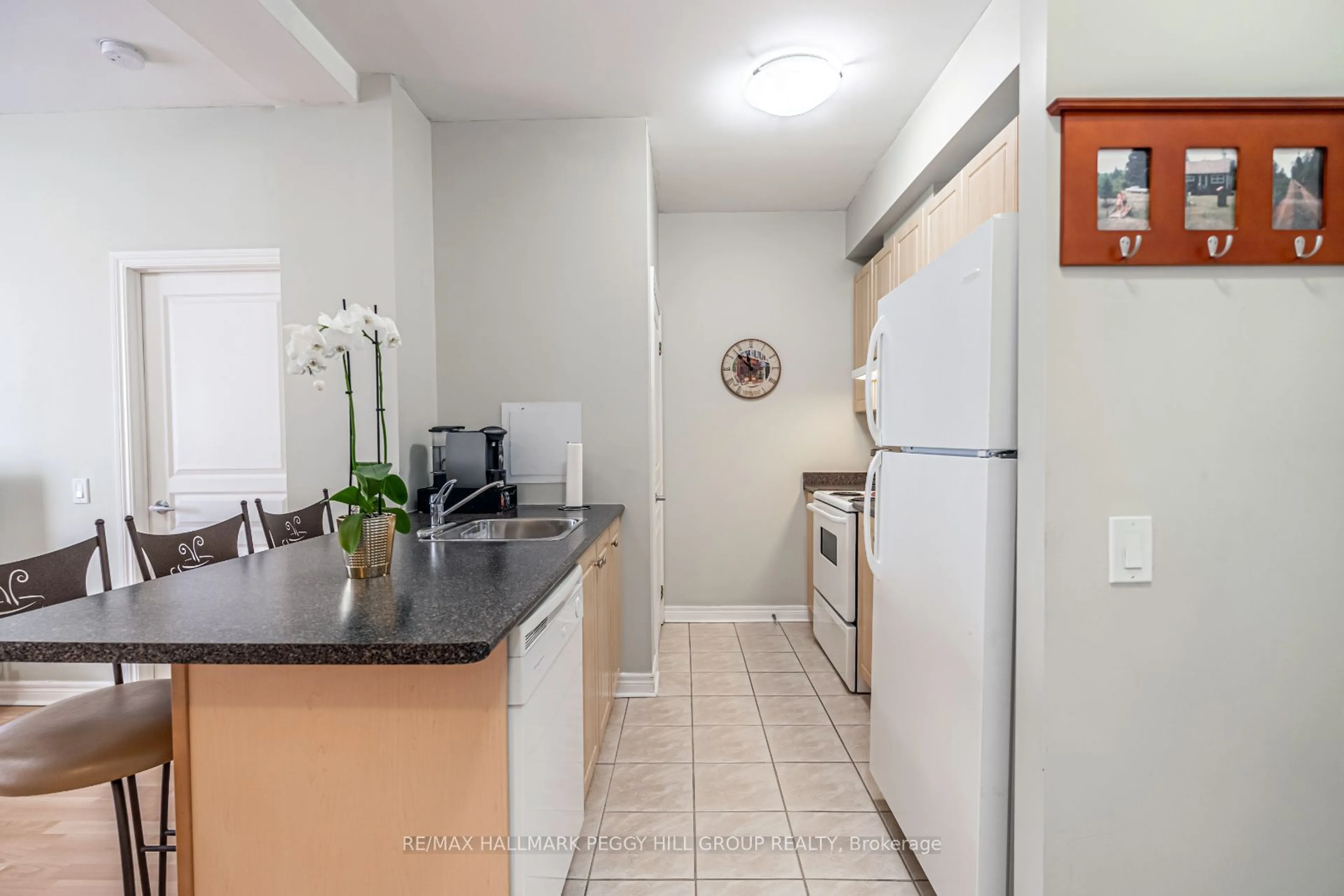 Standard kitchen, unknown for 1415 Lawrence Ave #319, Toronto Ontario M6L 1A9