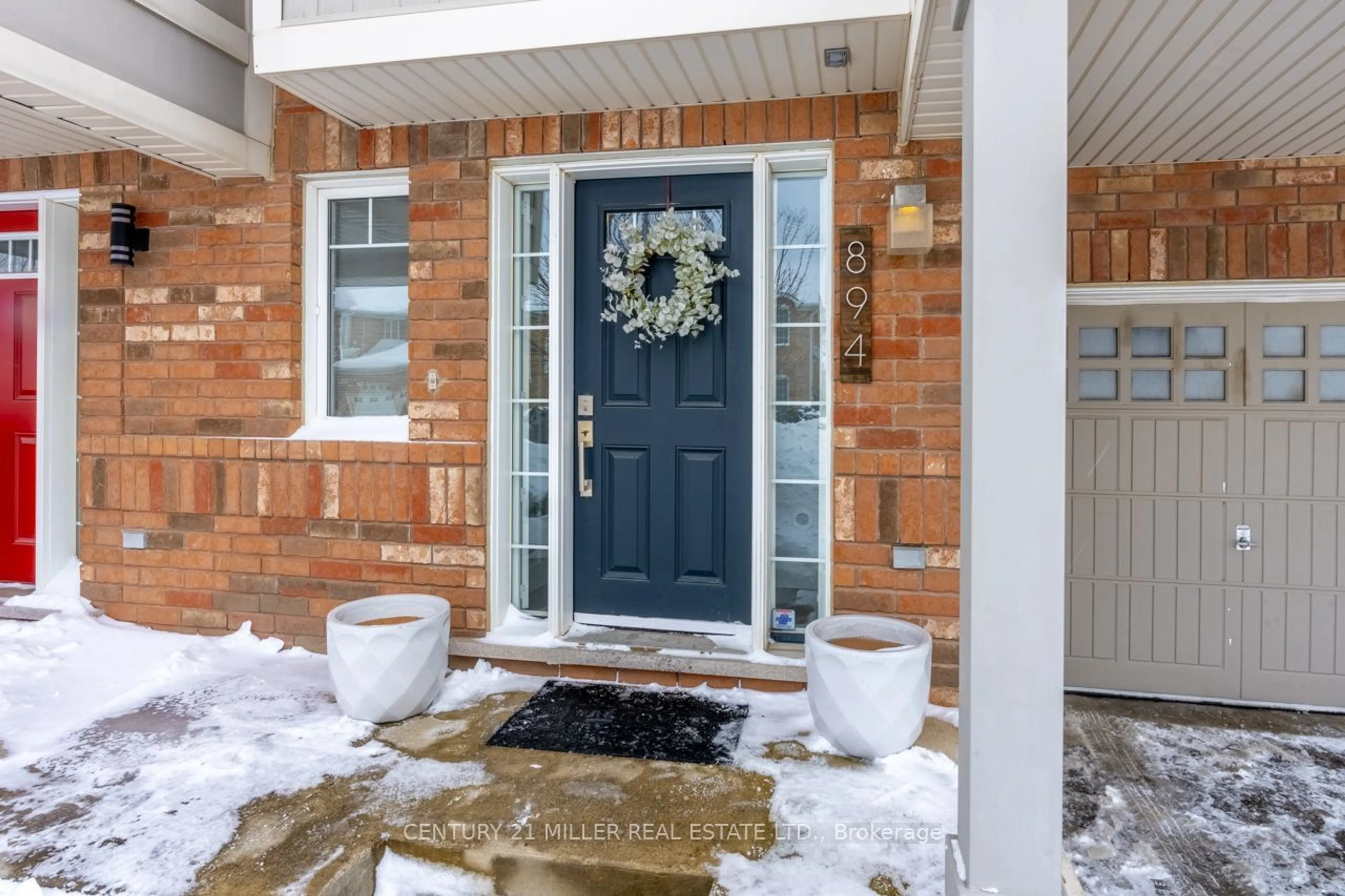 Indoor entryway for 894 Brassard Circ, Milton Ontario L9T 8E3