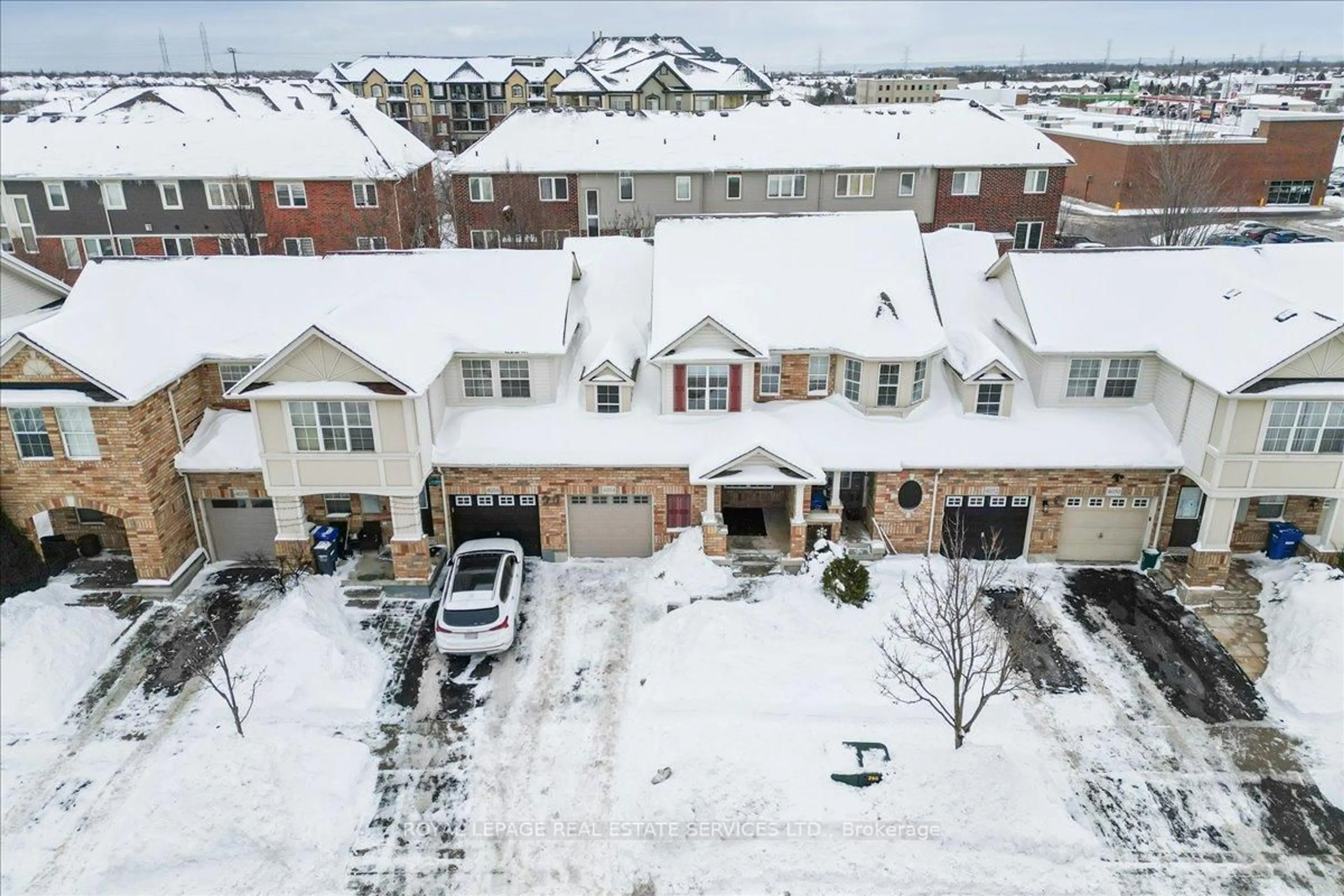 A pic from outside/outdoor area/front of a property/back of a property/a pic from drone, unknown for 4054 Donnic Dr, Burlington Ontario L7M 0A5