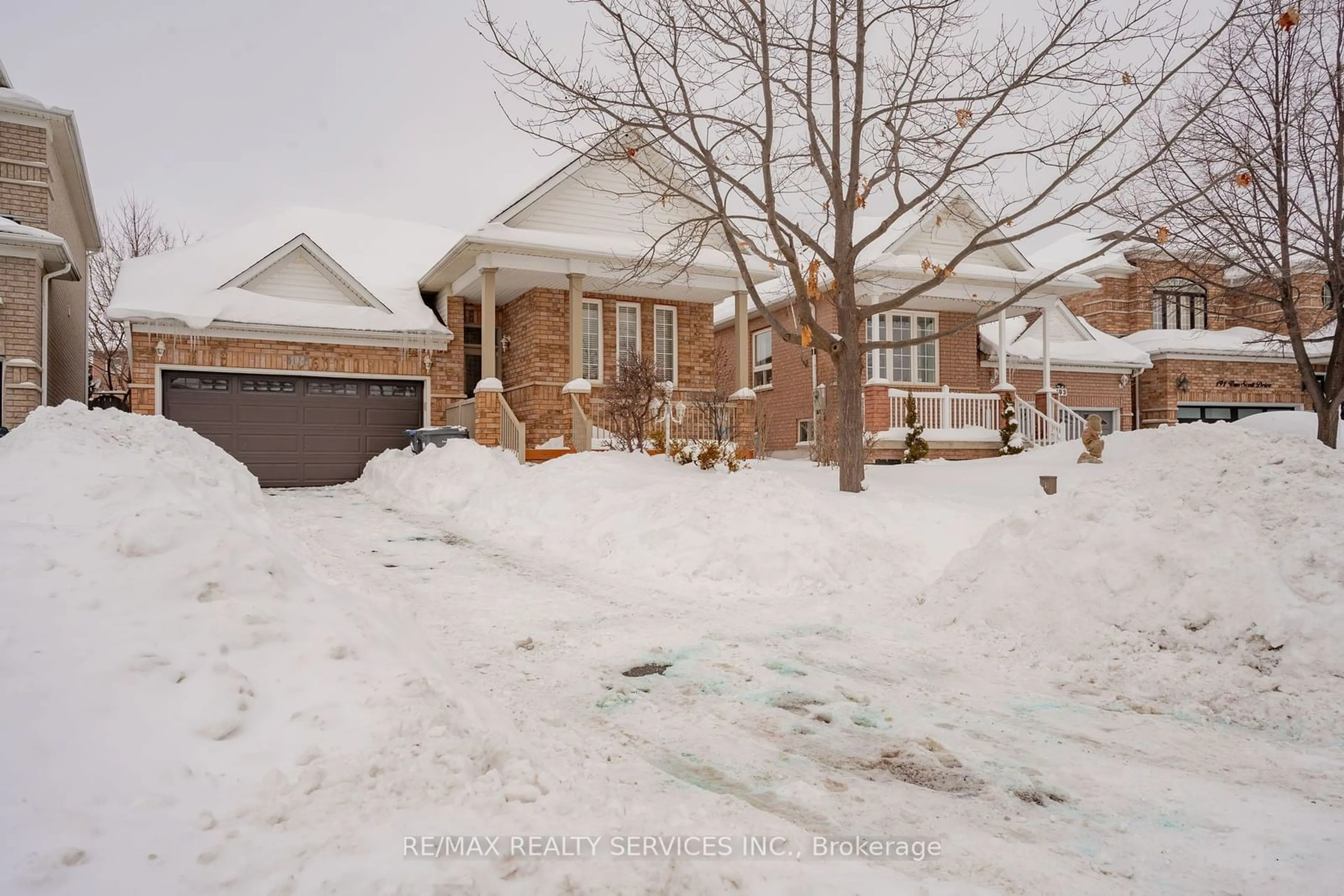 A pic from outside/outdoor area/front of a property/back of a property/a pic from drone, street for 195 Van Scott Dr, Brampton Ontario L7A 1V2