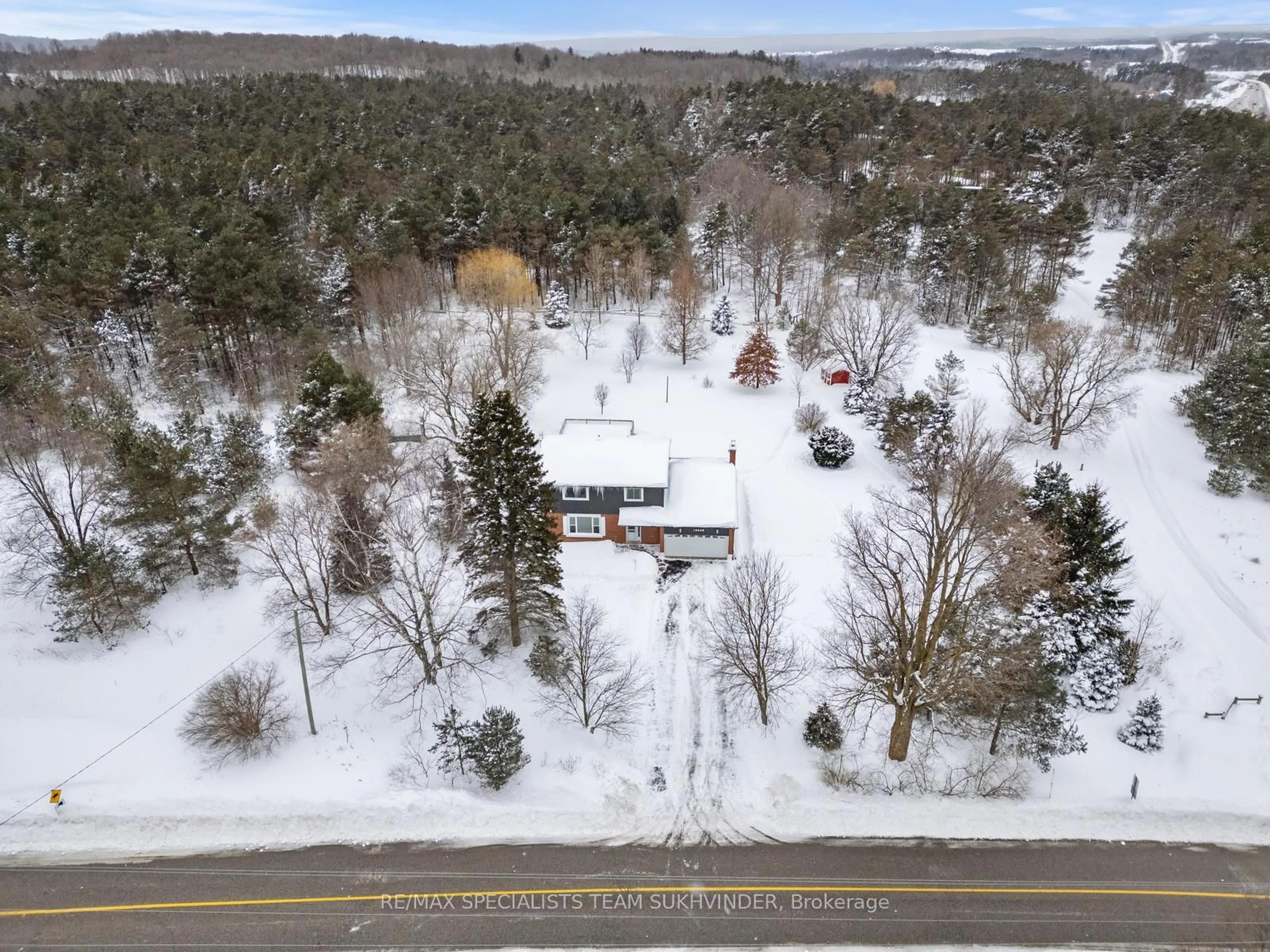 A pic from outside/outdoor area/front of a property/back of a property/a pic from drone, unknown for 16986 Albion Trail Rd, Caledon Ontario L7E 3P8