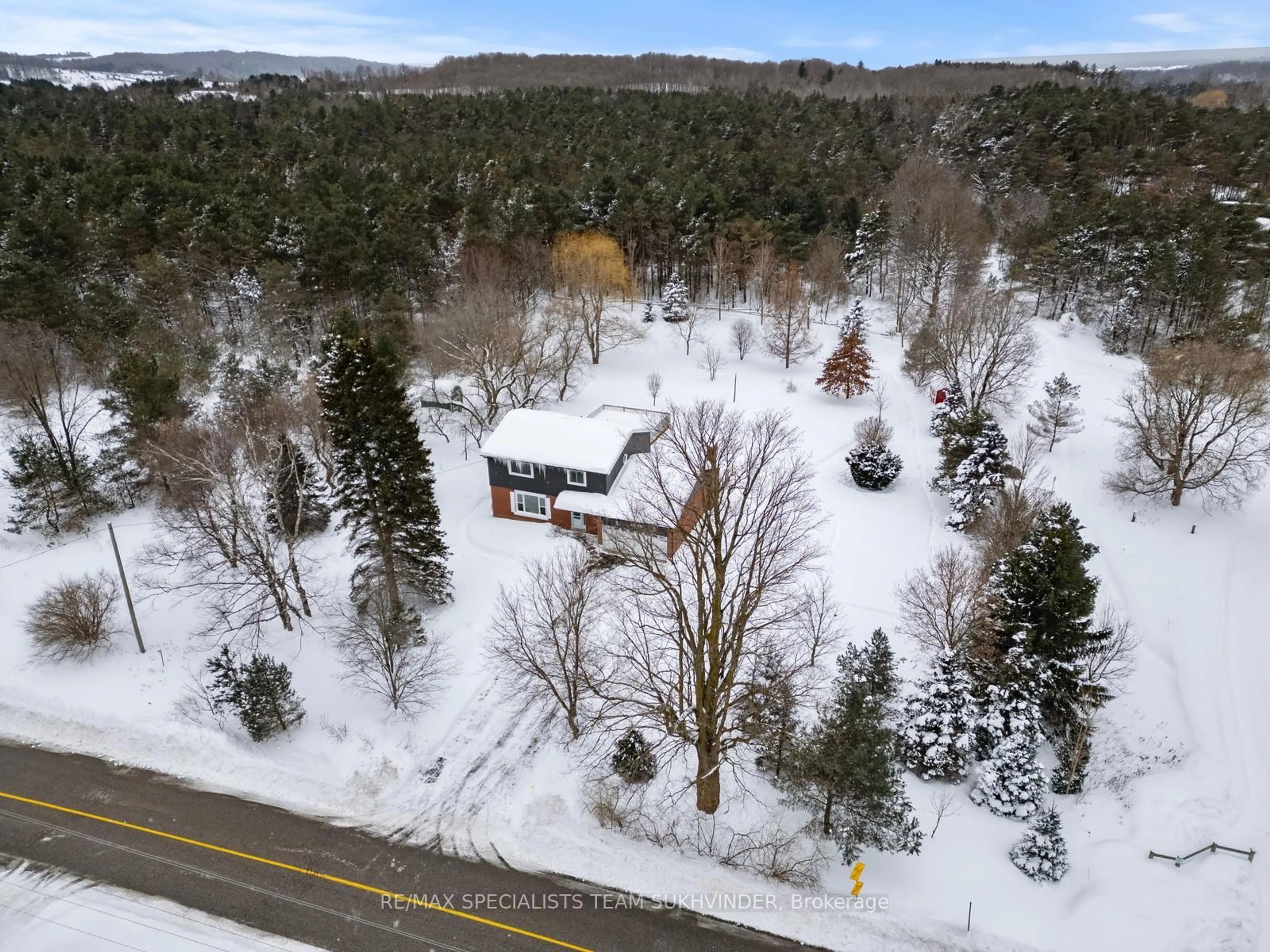 A pic from outside/outdoor area/front of a property/back of a property/a pic from drone, unknown for 16986 Albion Trail Rd, Caledon Ontario L7E 3P8