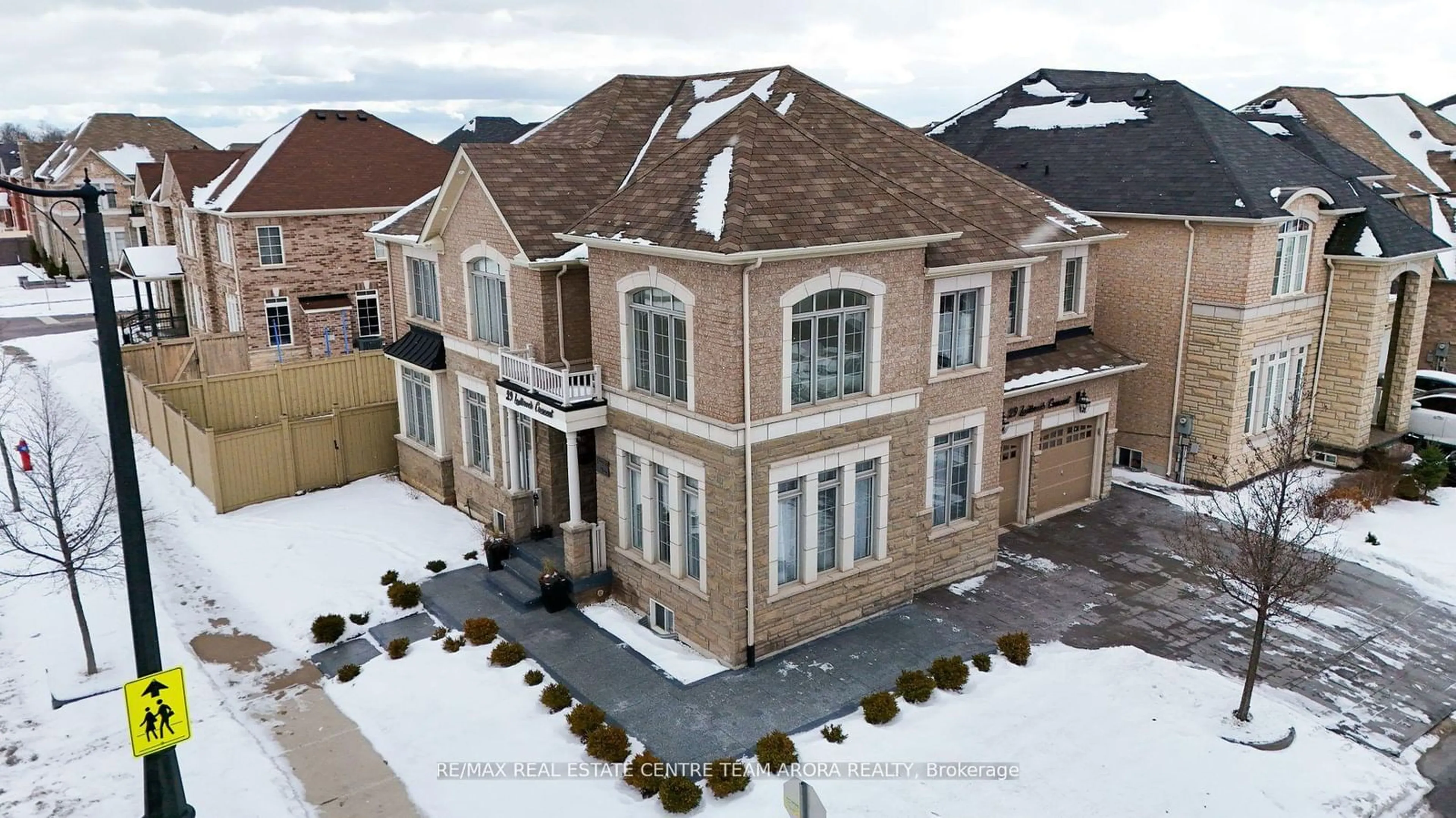 A pic from outside/outdoor area/front of a property/back of a property/a pic from drone, unknown for 29 Ladbrook Cres, Brampton Ontario L6X 5H7