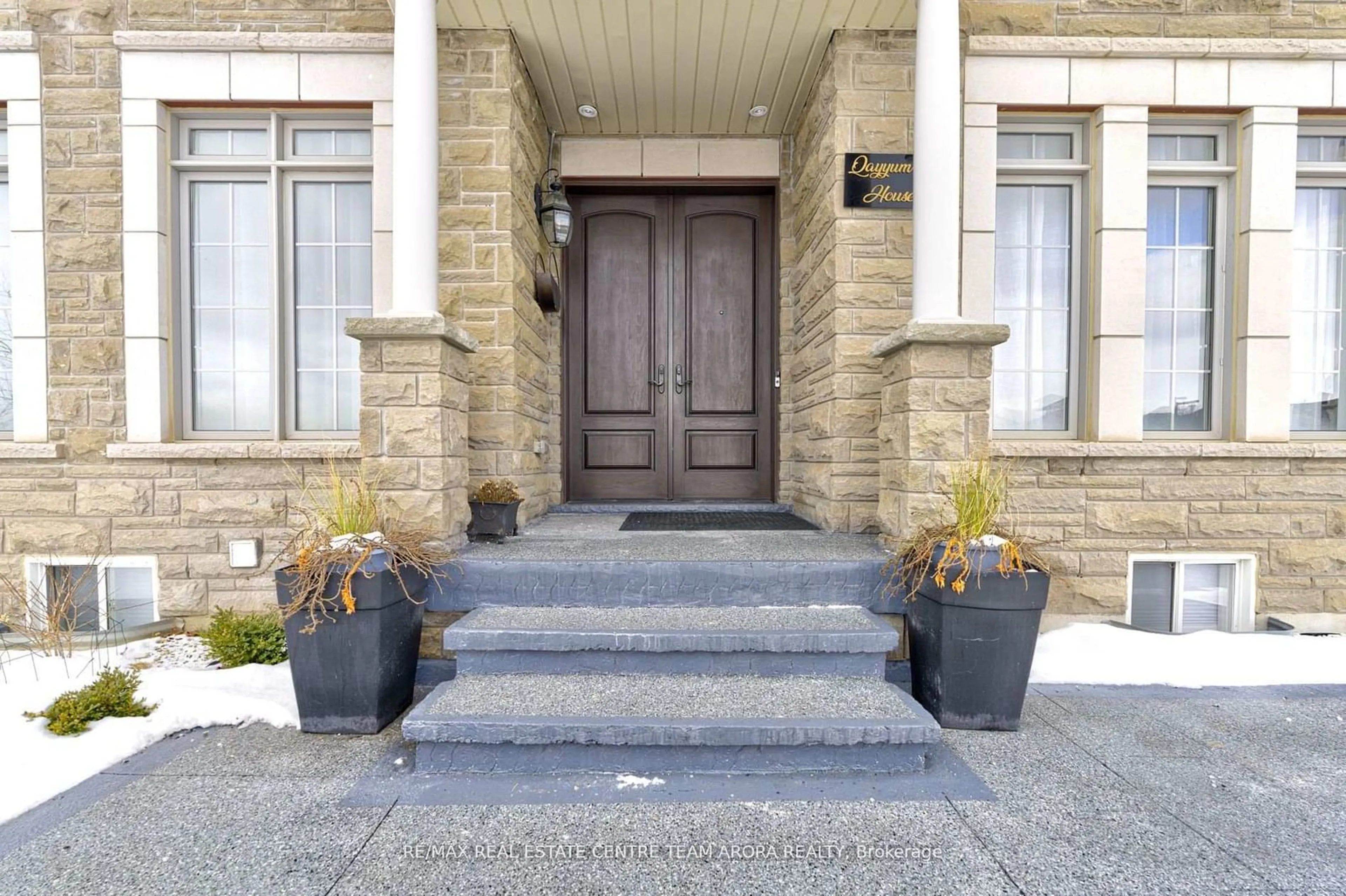 Indoor entryway for 29 Ladbrook Cres, Brampton Ontario L6X 5H7