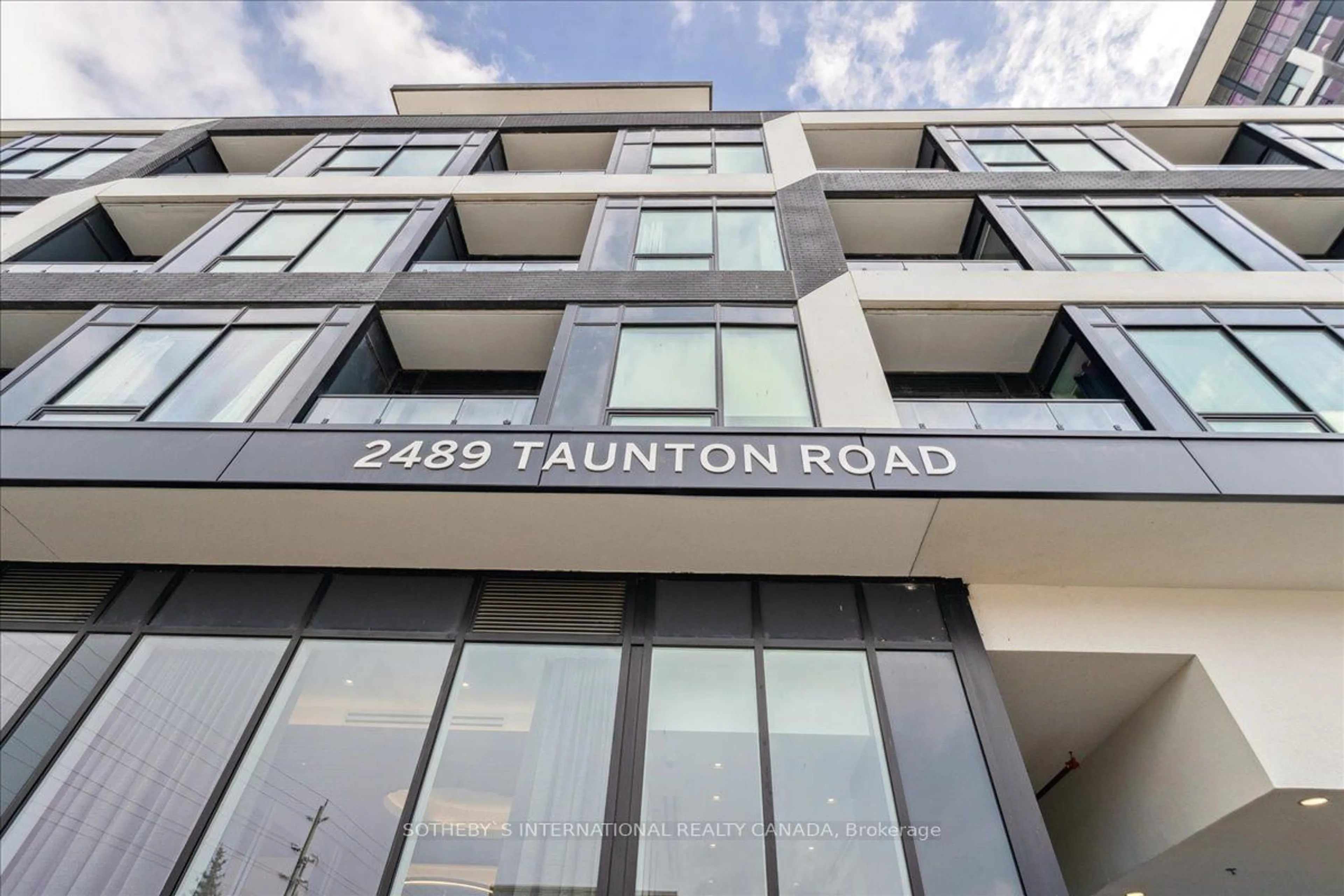 Indoor foyer for 2489 Taunton Rd #1316, Oakville Ontario L6H 3R9