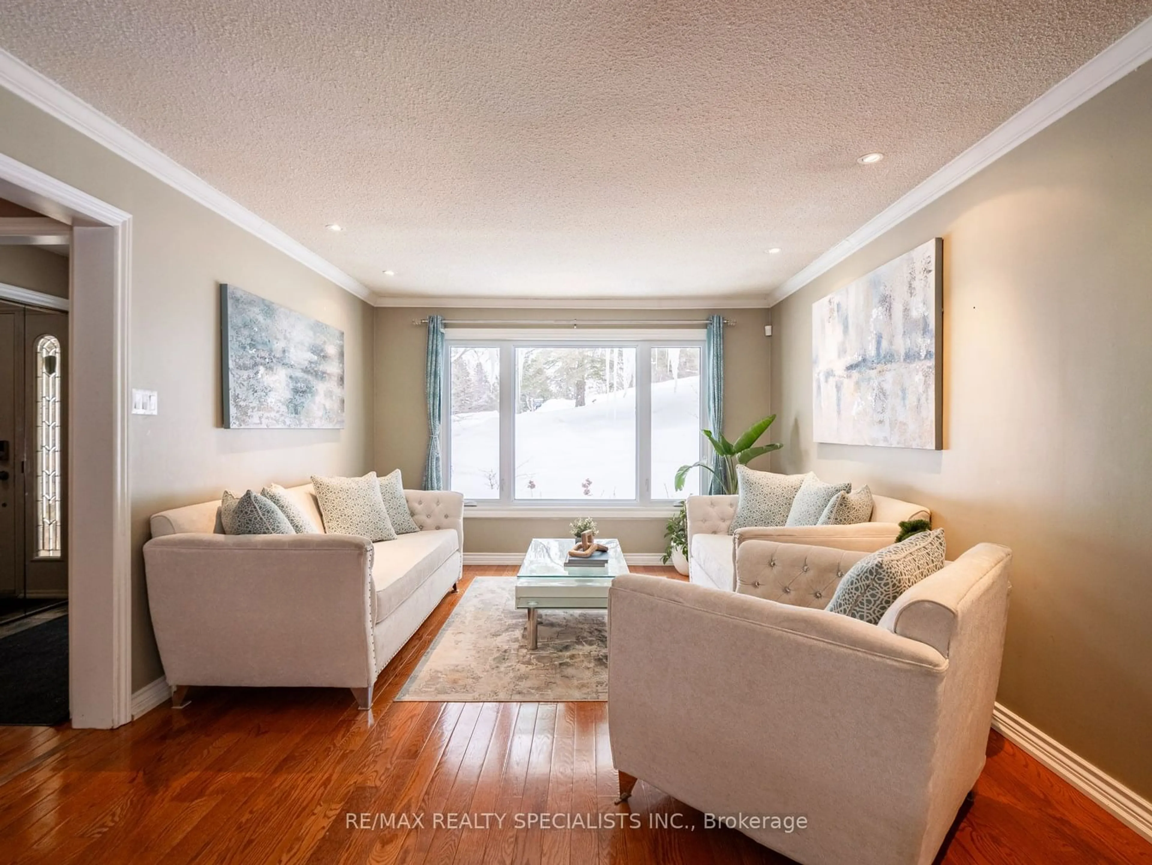 Living room with furniture, wood/laminate floor for 52 Palmer Circ, Caledon Ontario L7E 0A5