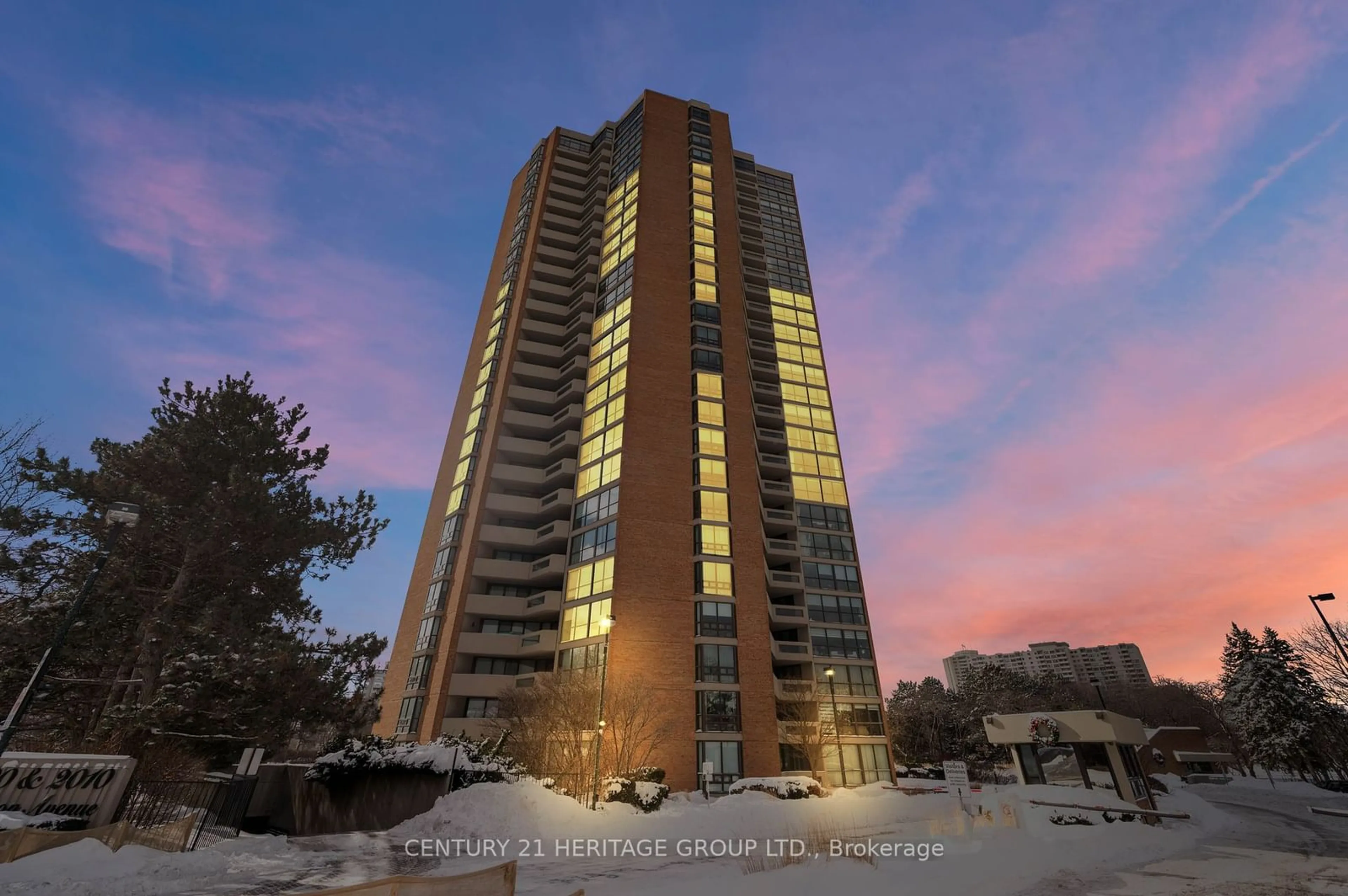 Indoor foyer for 2010 Islington Ave #1006, Toronto Ontario M9P 3S8