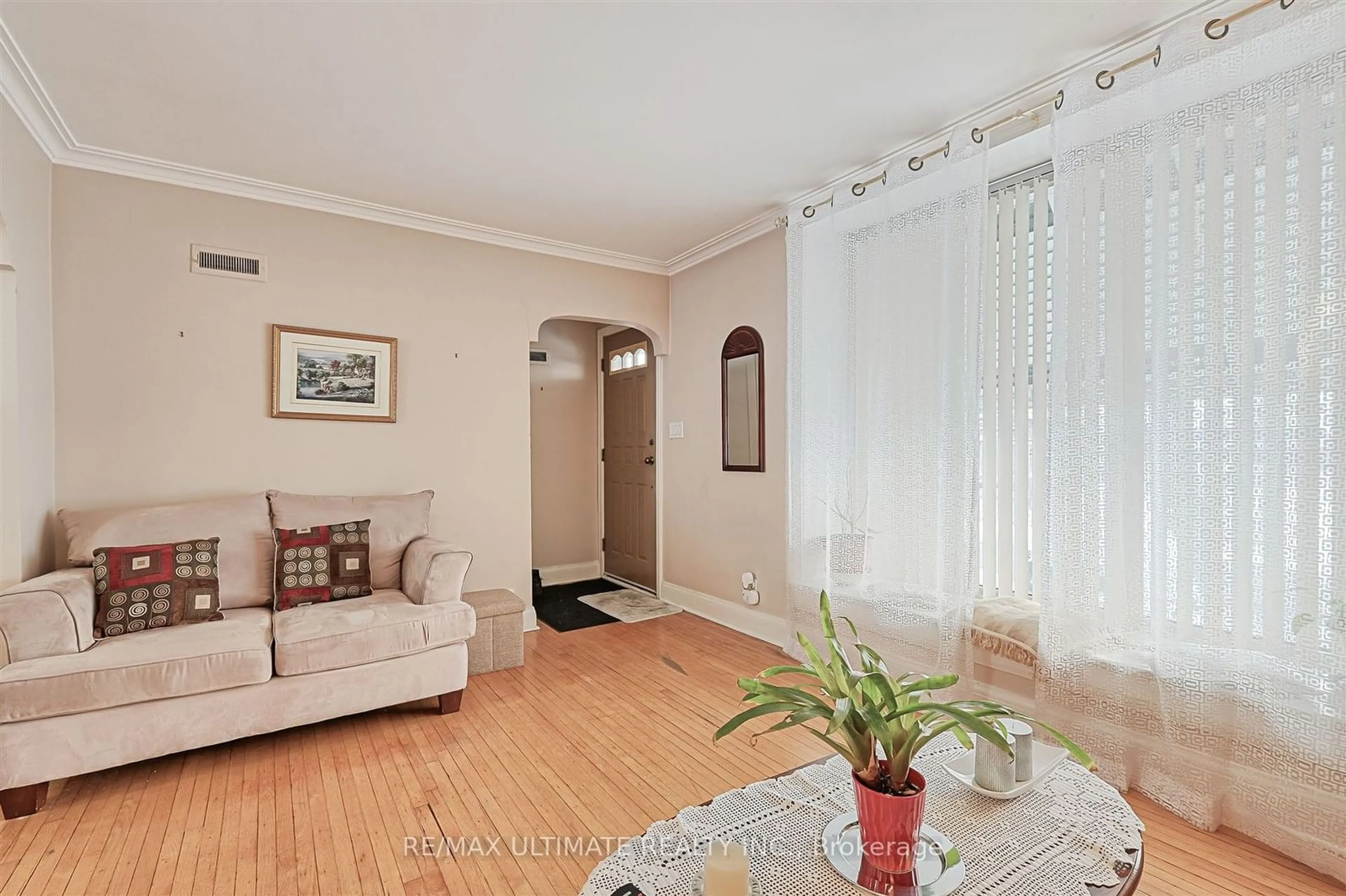 Living room with furniture, unknown for 21 Trethewey Dr, Toronto Ontario M6M 4A9