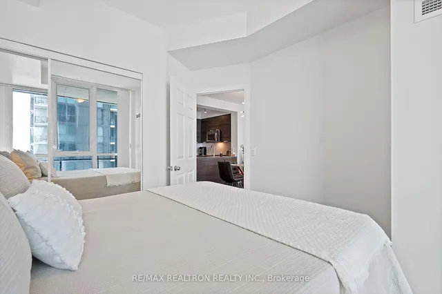 Additional property image - 55 Eglinton Ave Unit 1001