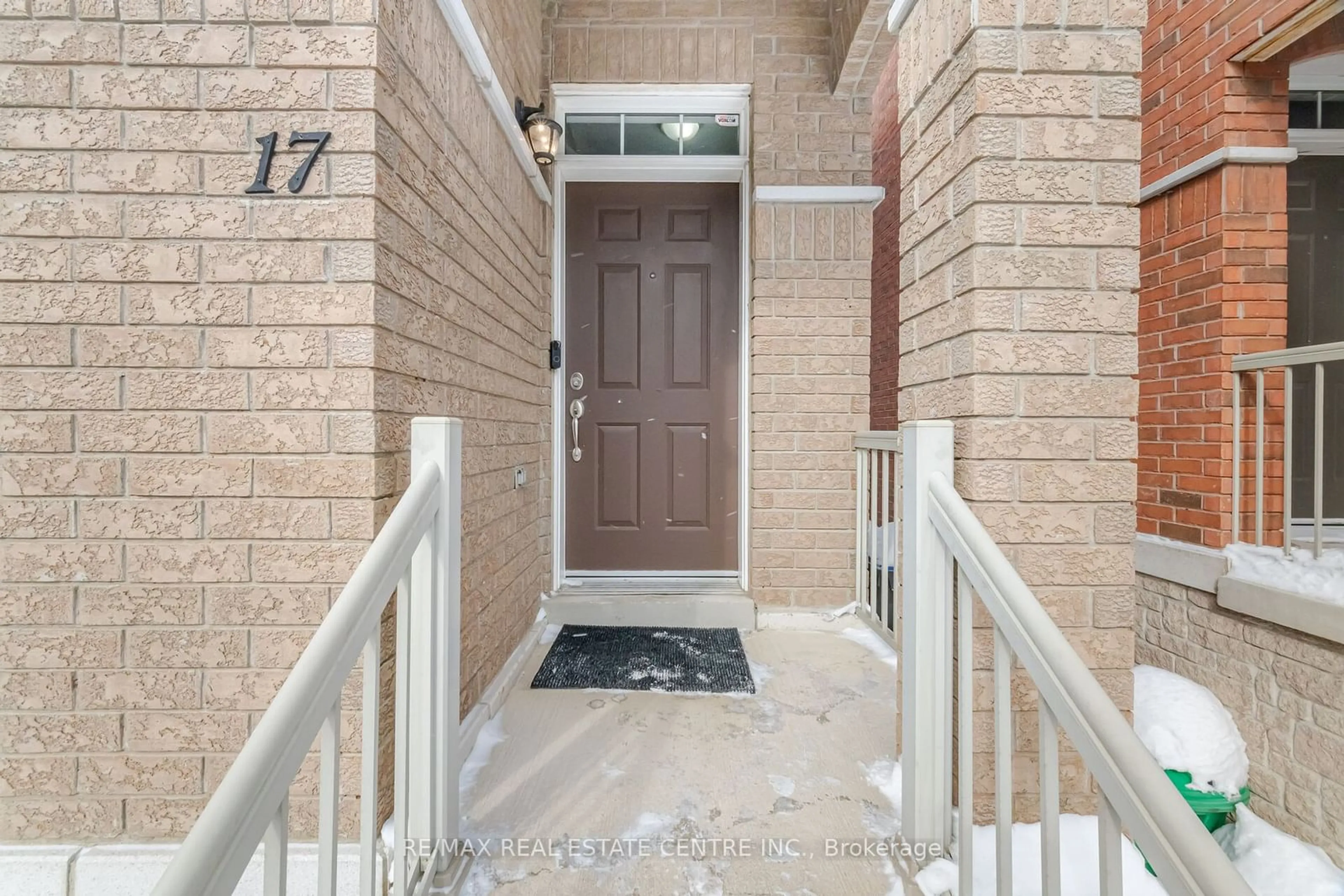 Indoor entryway for 7155 Magistrate Terr #17, Mississauga Ontario L5W 1Y7