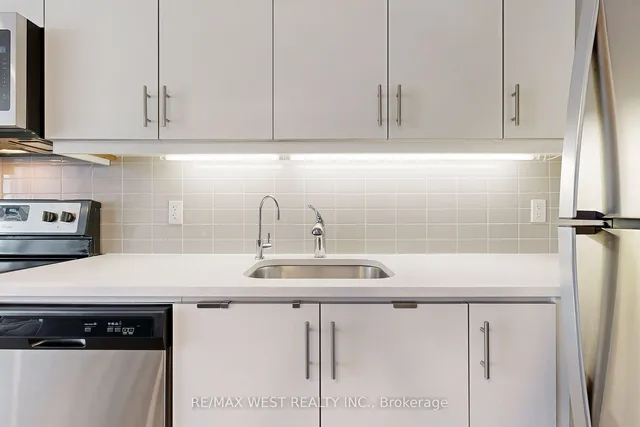 Additional property image - 17 Zorra St Unit 905