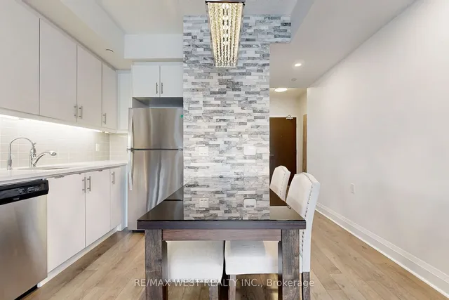 Additional property image - 17 Zorra St Unit 905