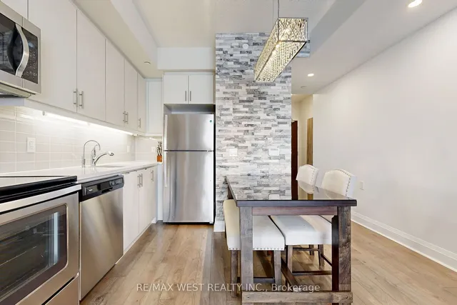 Additional property image - 17 Zorra St Unit 905