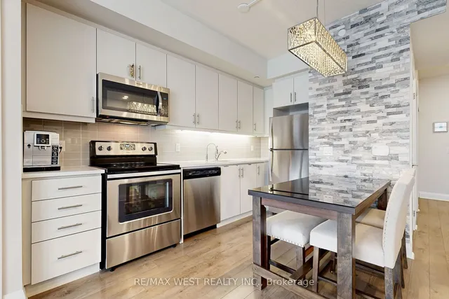 Additional property image - 17 Zorra St Unit 905