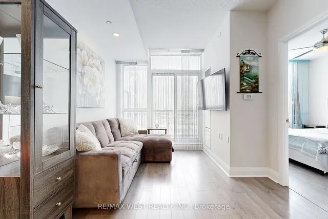 Additional property image - 17 Zorra St Unit 905