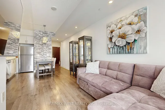 Additional property image - 17 Zorra St Unit 905