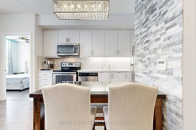 Additional property image - 17 Zorra St Unit 905