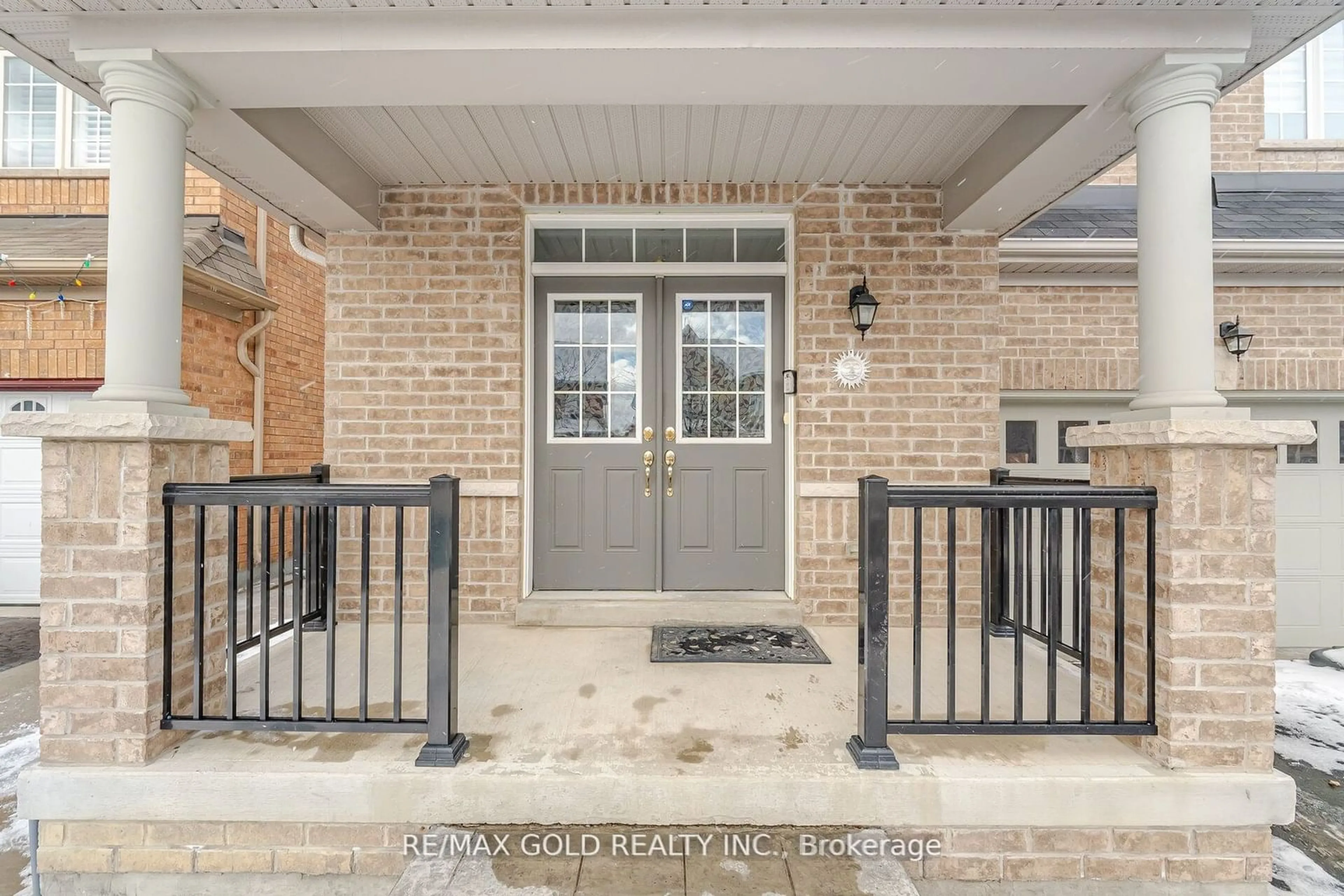 Indoor entryway for 6 Addiscott St, Brampton Ontario L6R 0W1