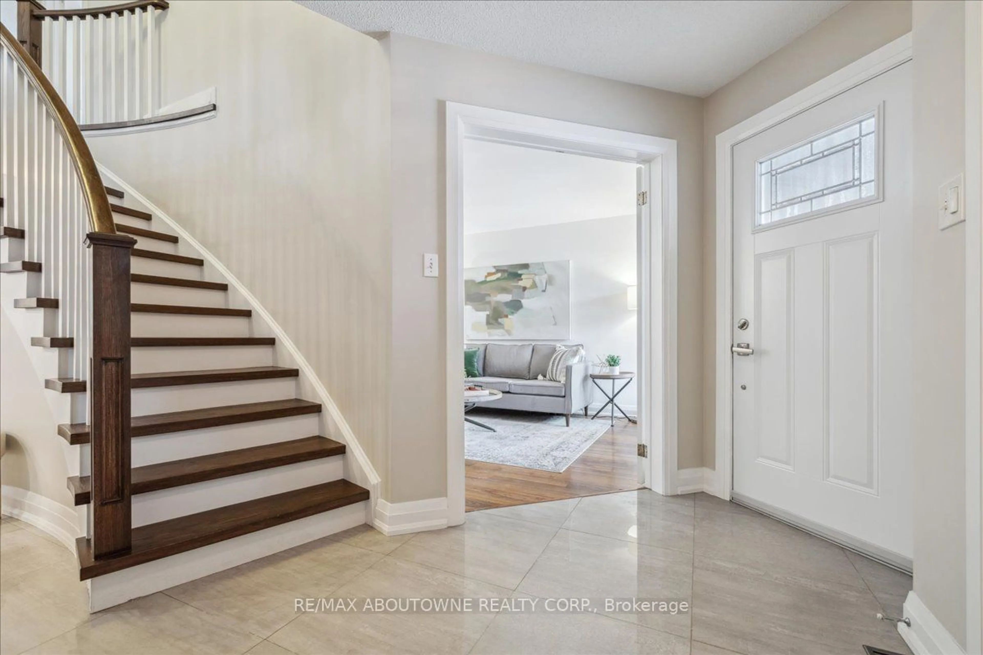 Indoor entryway for 69 Lauchlin Cres, Halton Hills Ontario L7G 5R5