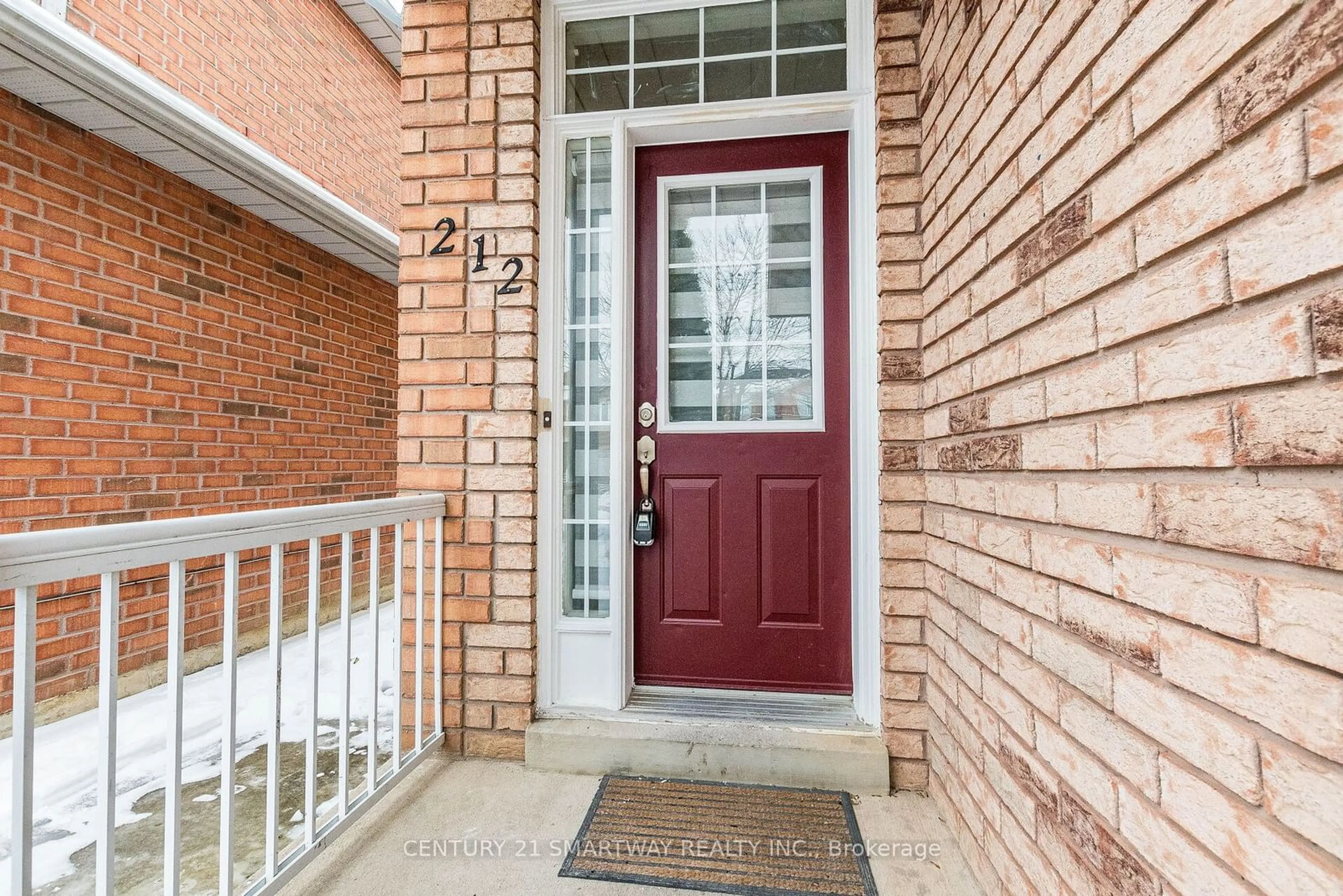 Indoor entryway for 212 Twin Pines Cres, Brampton Ontario L7A 1N6