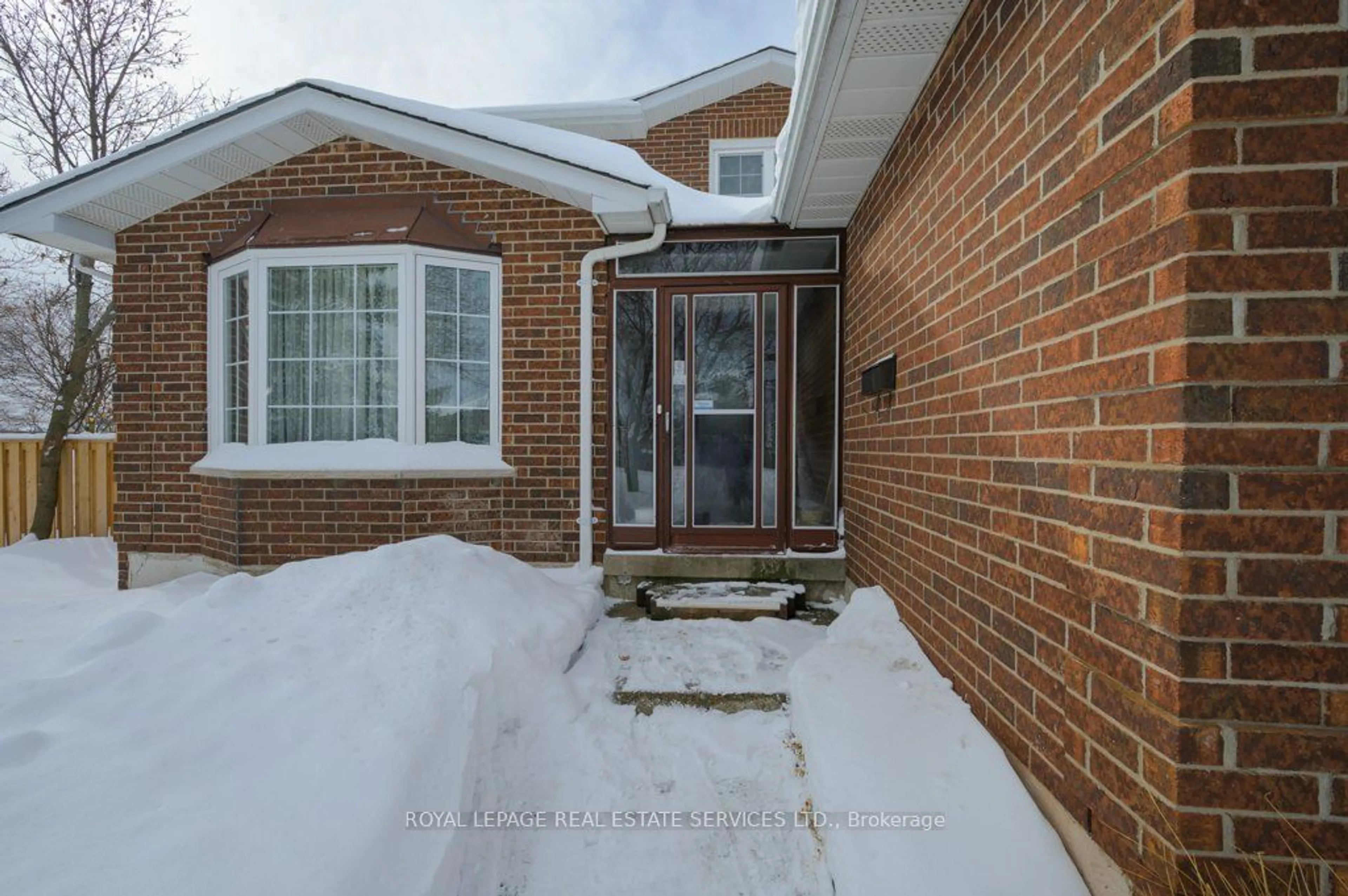 Home with brick exterior material, street for 2015 Madden Blvd, Oakville Ontario L6H 3L7