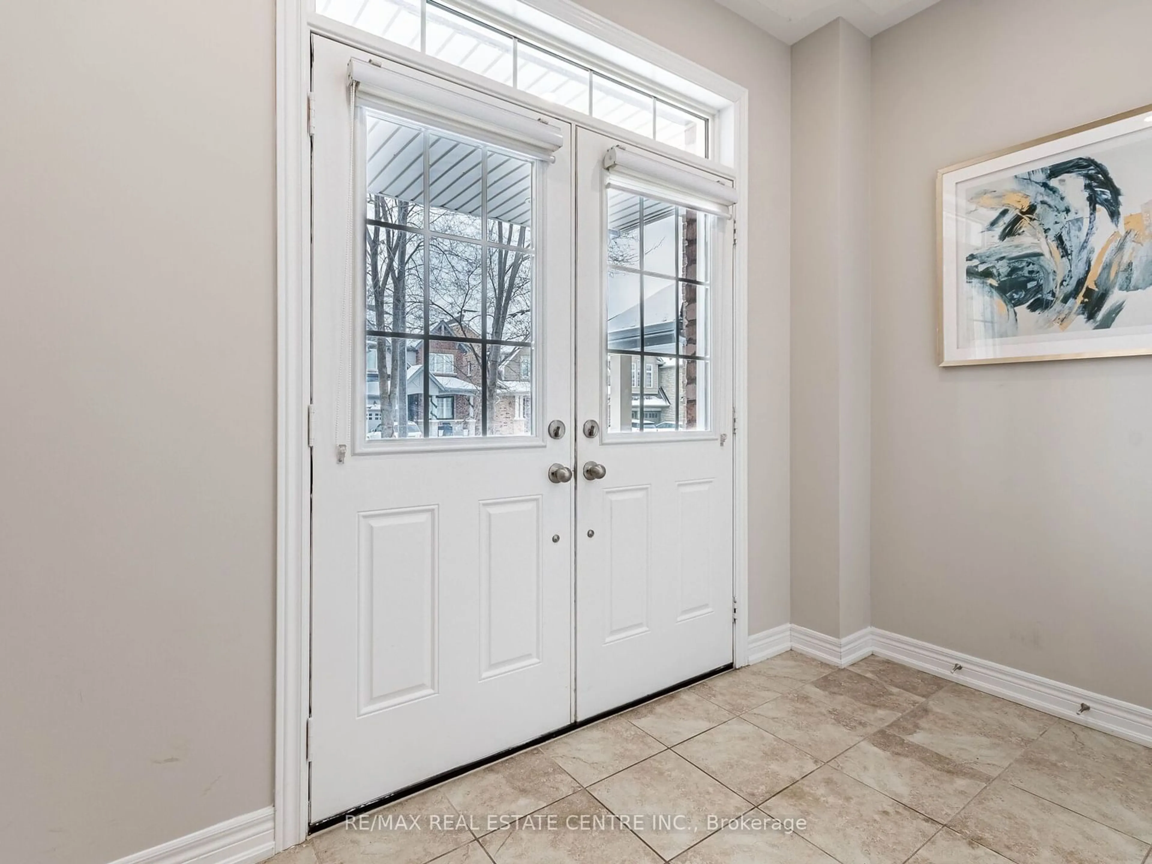 Indoor entryway for 60 Mcechearn Cres, Caledon Ontario L7C 3Y2