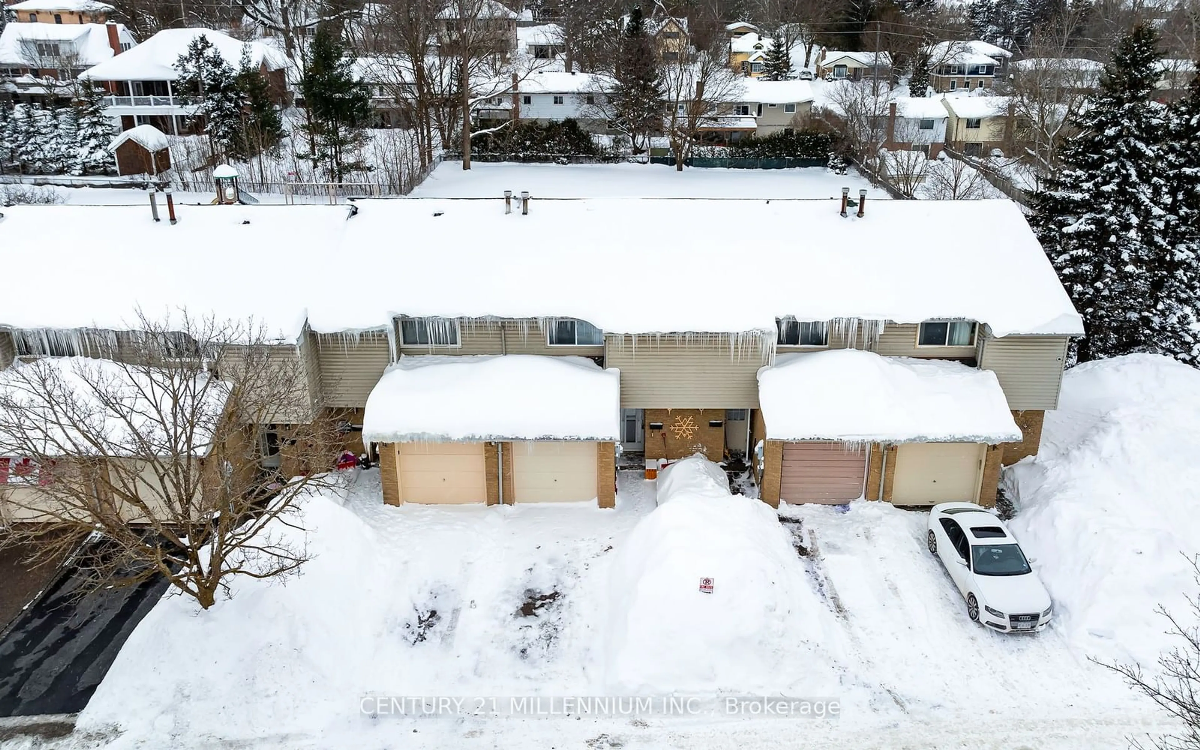 A pic from outside/outdoor area/front of a property/back of a property/a pic from drone, building for 52 Orange Mill Crt, Orangeville Ontario L9W 3R6