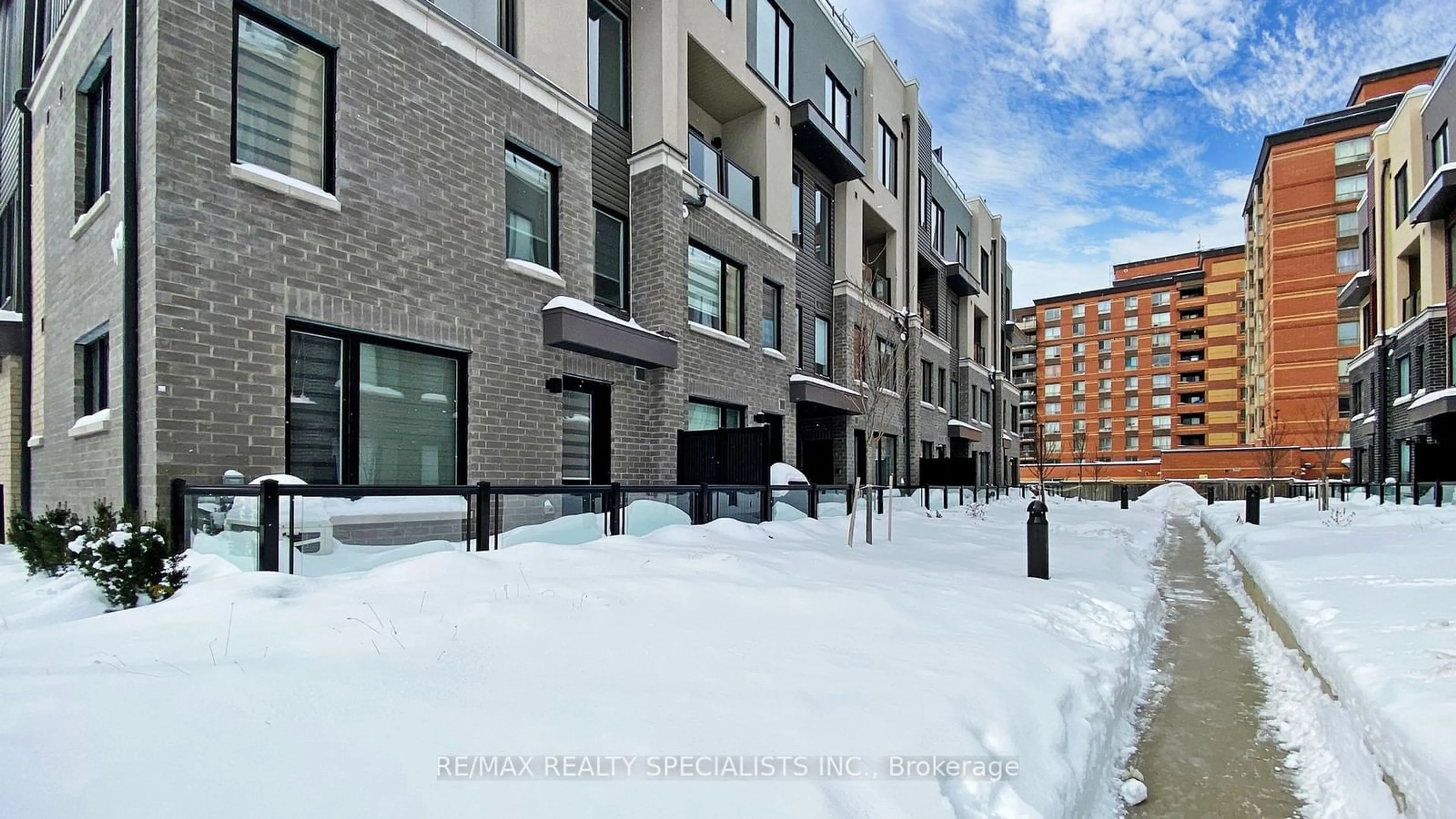 Patio, street for 3425 Ridgeway Dr #23, Mississauga Ontario L5L 0B9