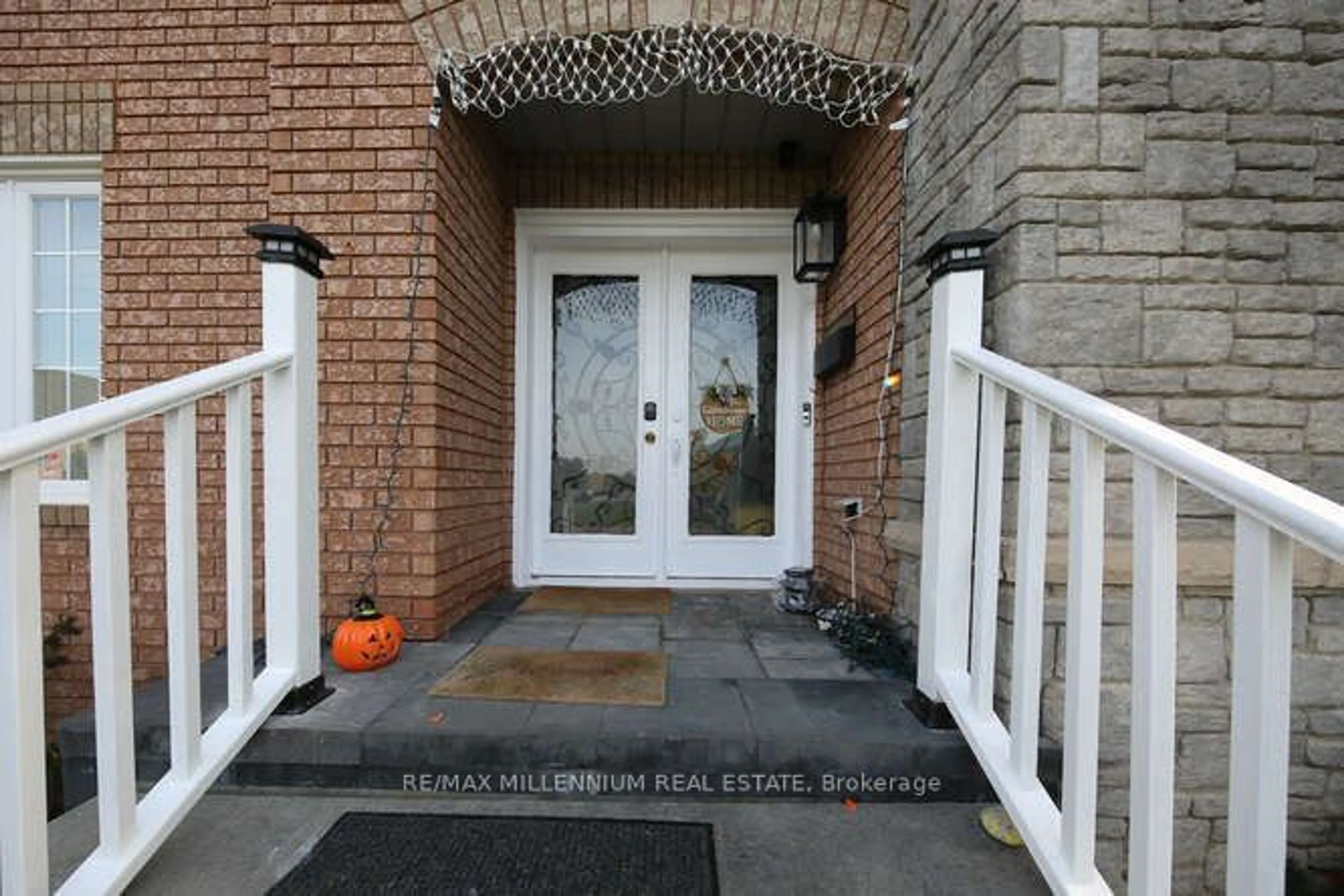 Indoor entryway for 6944 Lisgar Dr, Mississauga Ontario L5N 6V6