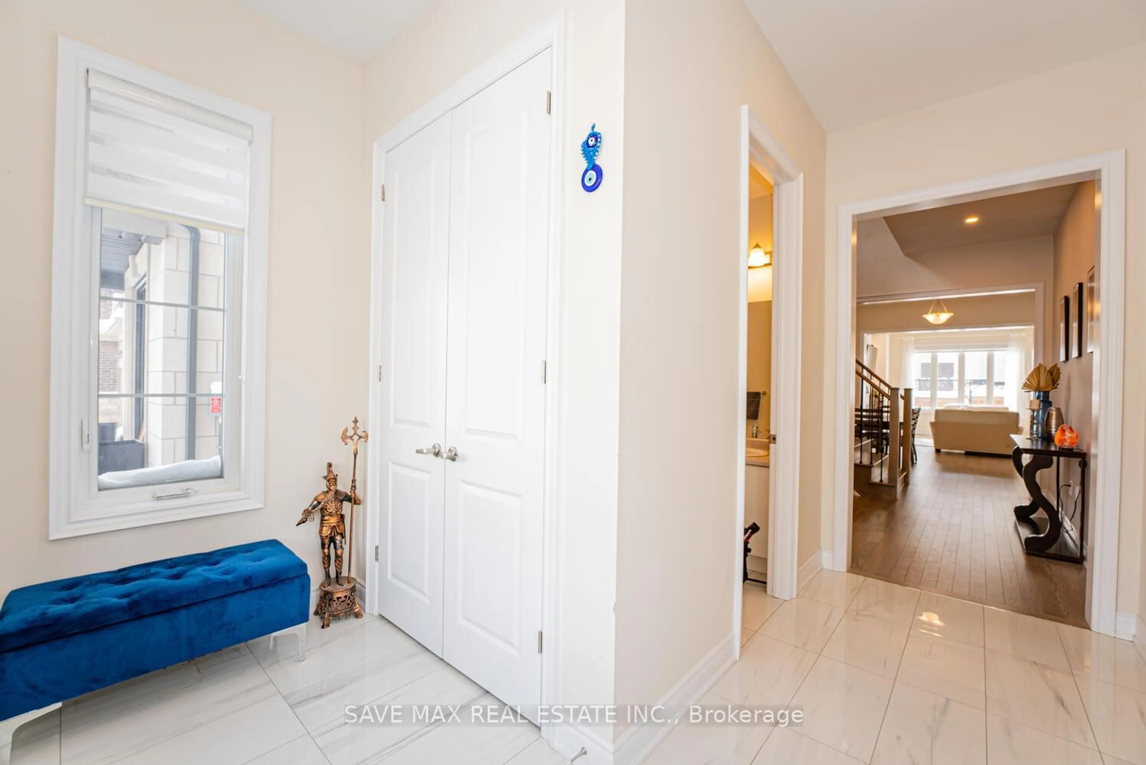 Indoor entryway for 3328 Post Rd, Oakville Ontario L6H 0Z7