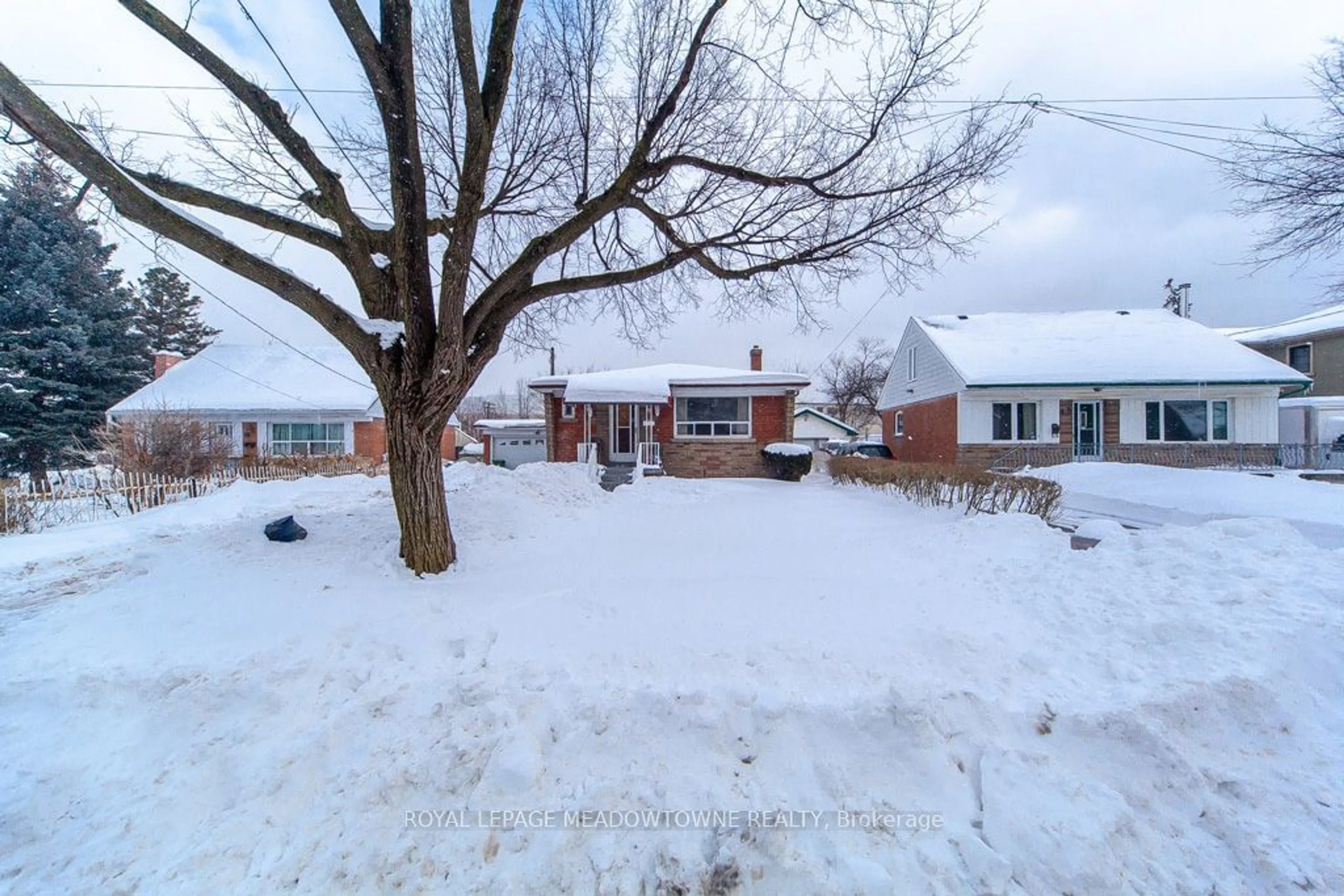 A pic from outside/outdoor area/front of a property/back of a property/a pic from drone, street for 47 Jodphur Ave, Toronto Ontario M9M 2J3