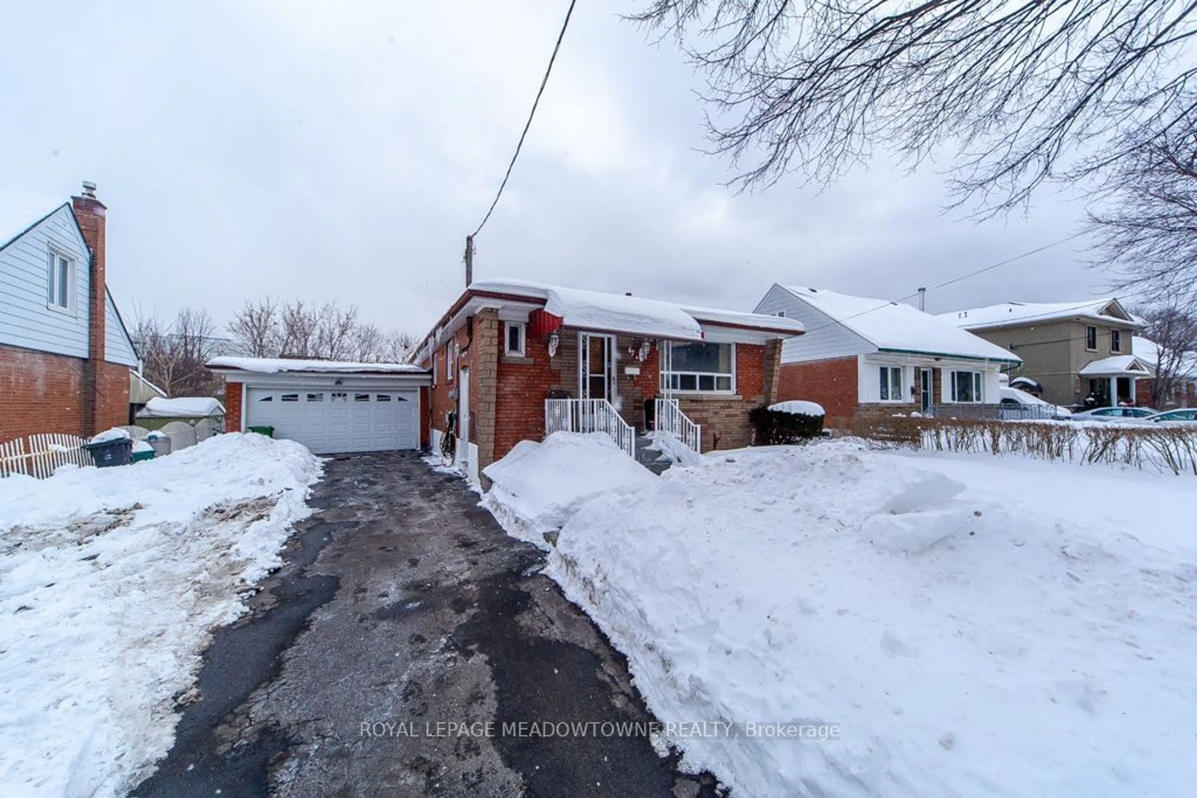 A pic from outside/outdoor area/front of a property/back of a property/a pic from drone, street for 47 Jodphur Ave, Toronto Ontario M9M 2J3