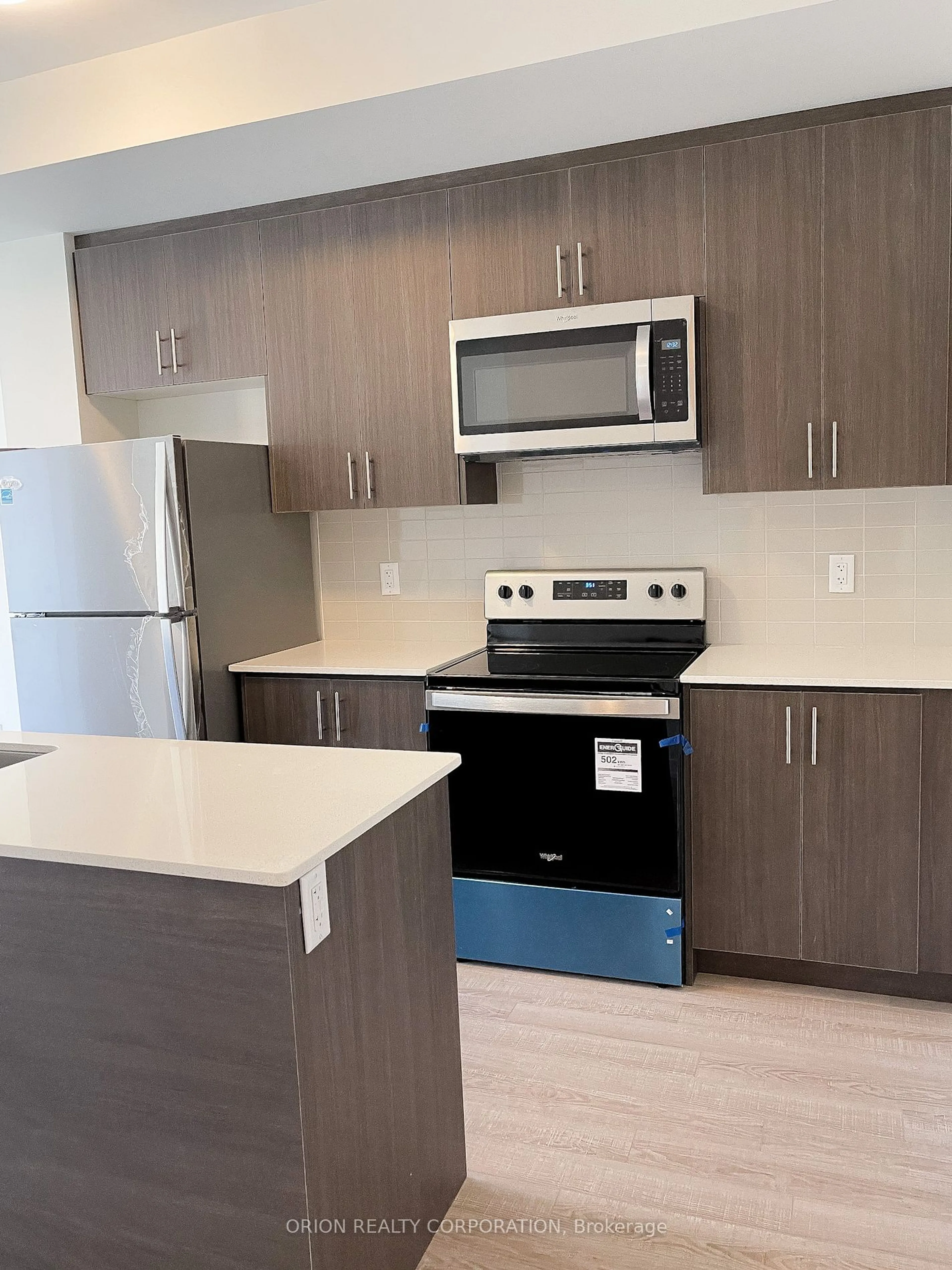 Standard kitchen, wood/laminate floor for 3538 Colonial Dr #22, Mississauga Ontario L5L 5R9