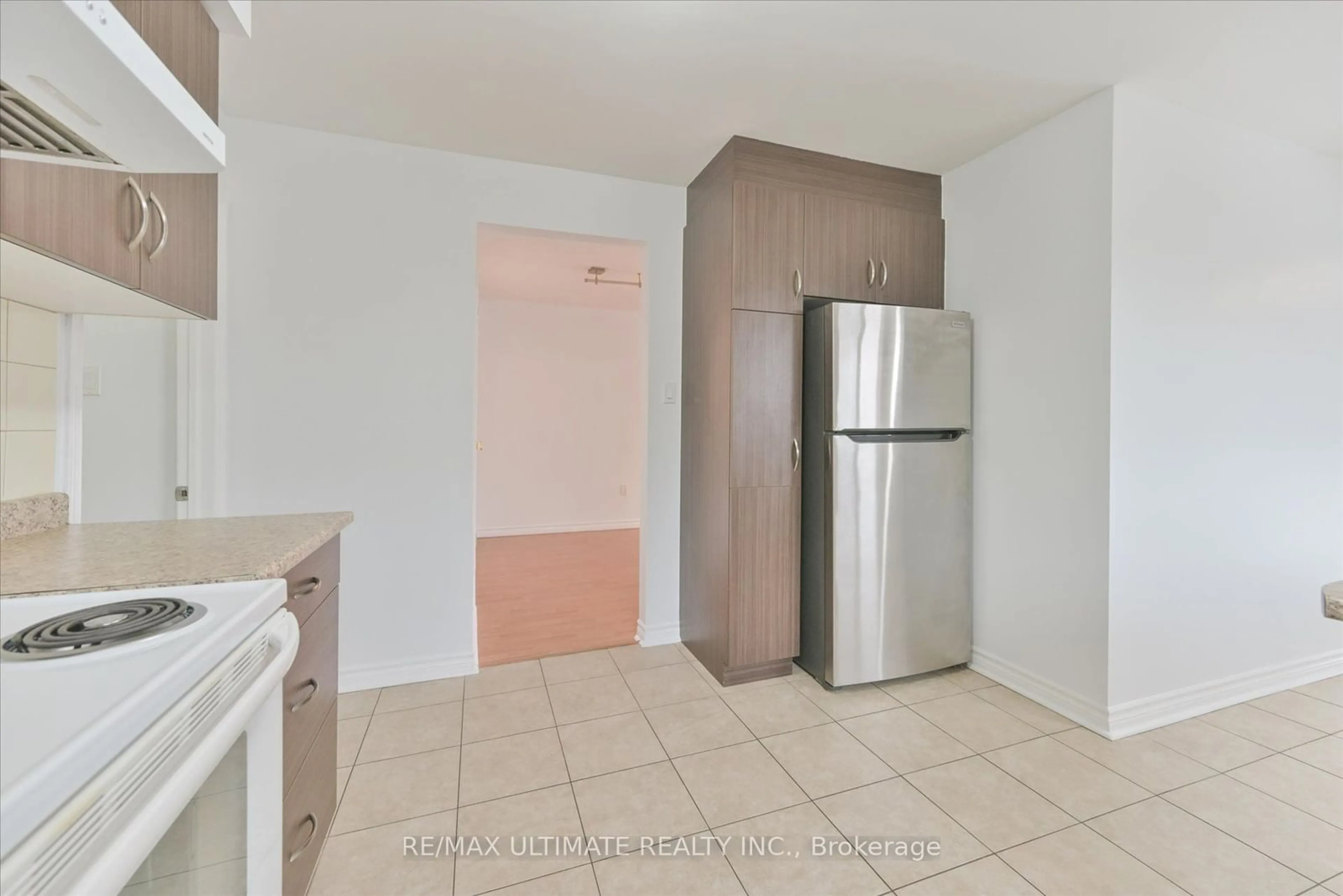 Standard kitchen, unknown for 297 Thrace Ave, Mississauga Ontario L5B 2B2