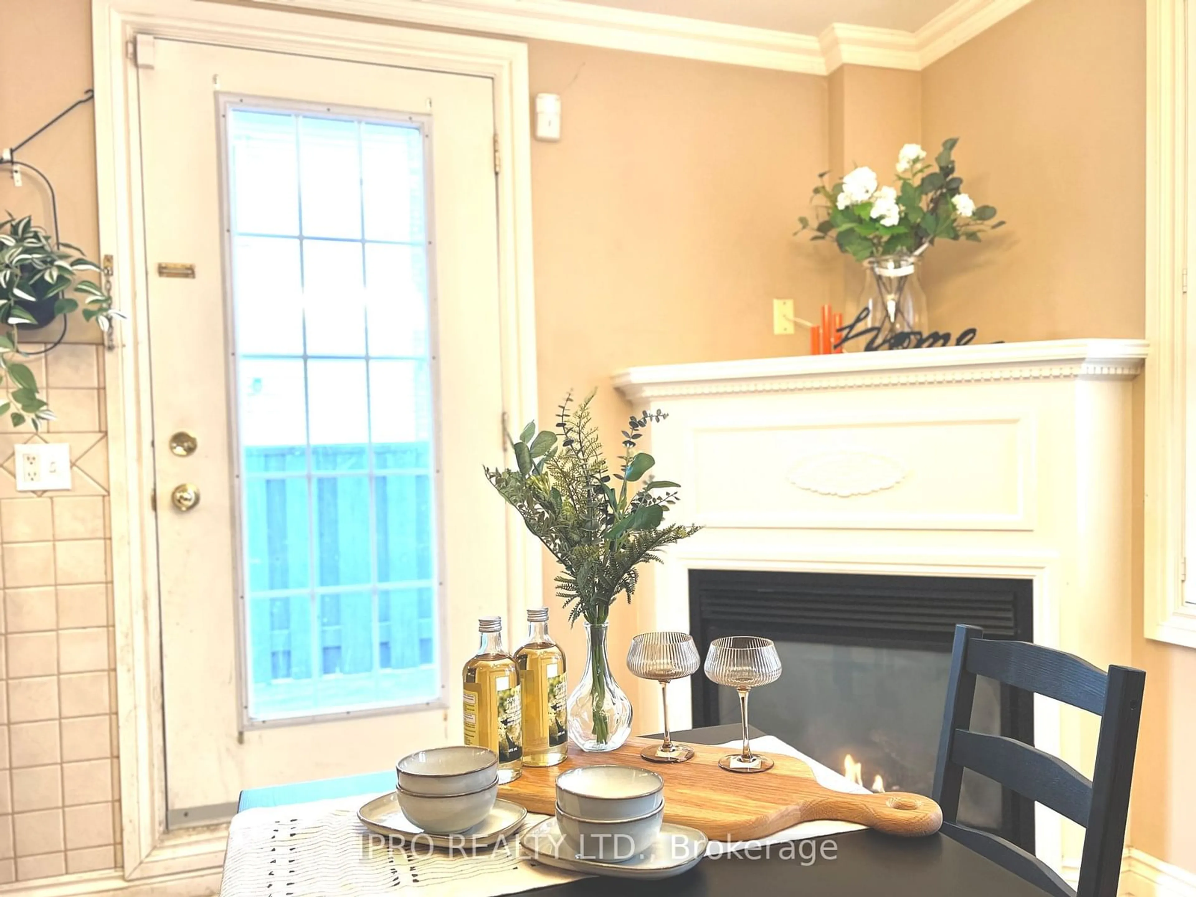 Dining room, wood/laminate floor for 1101 Dupont St, Toronto Ontario M6H 4J6