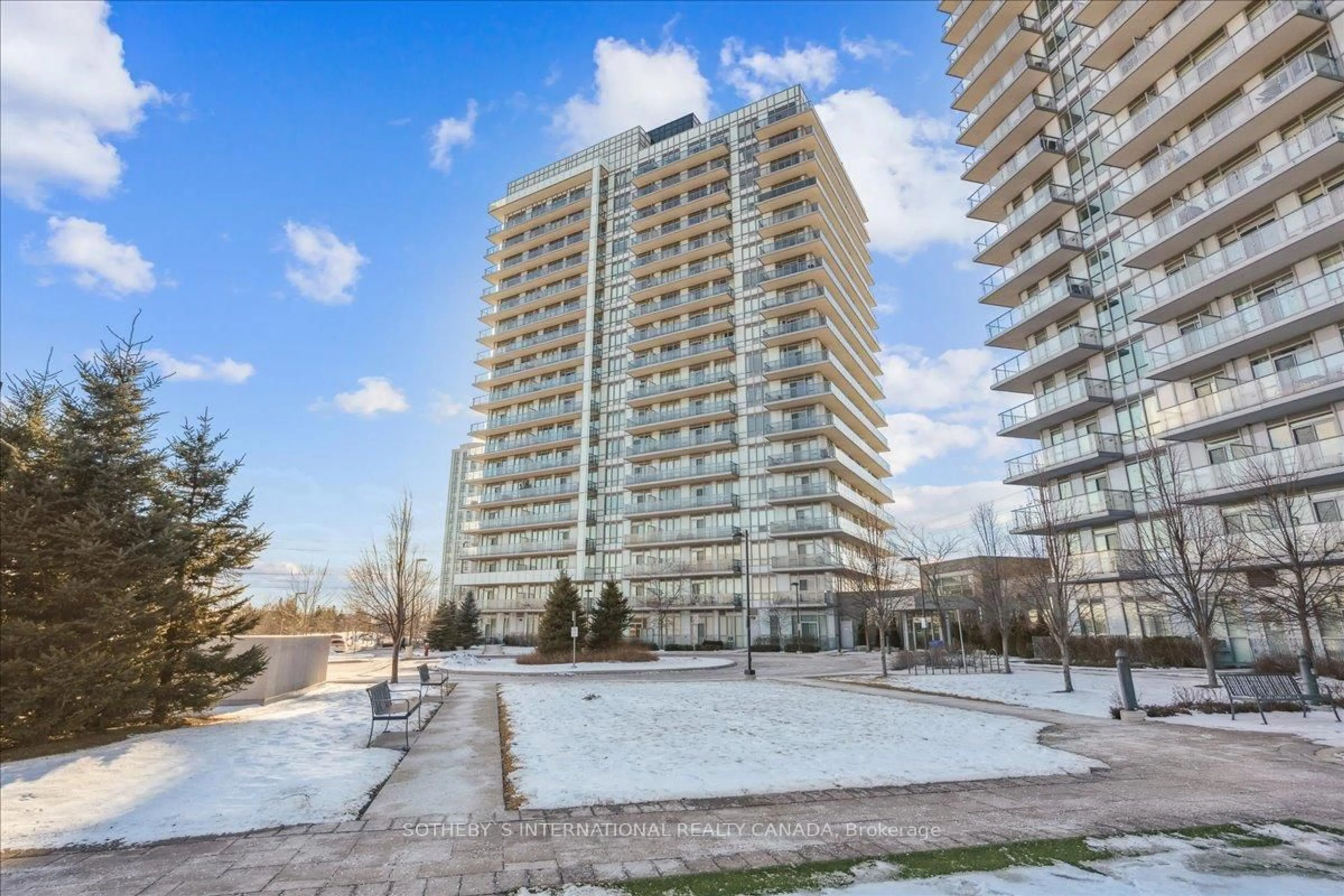 Patio, building for 4633 Glen Erin Dr #702, Mississauga Ontario L5M 0Y6