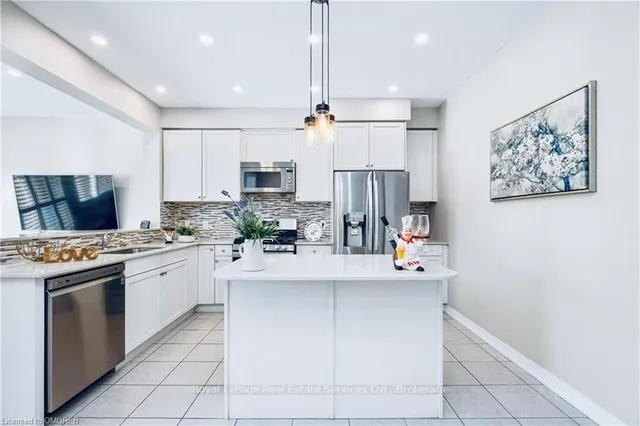 Additional property image - 106 HANSON Cres