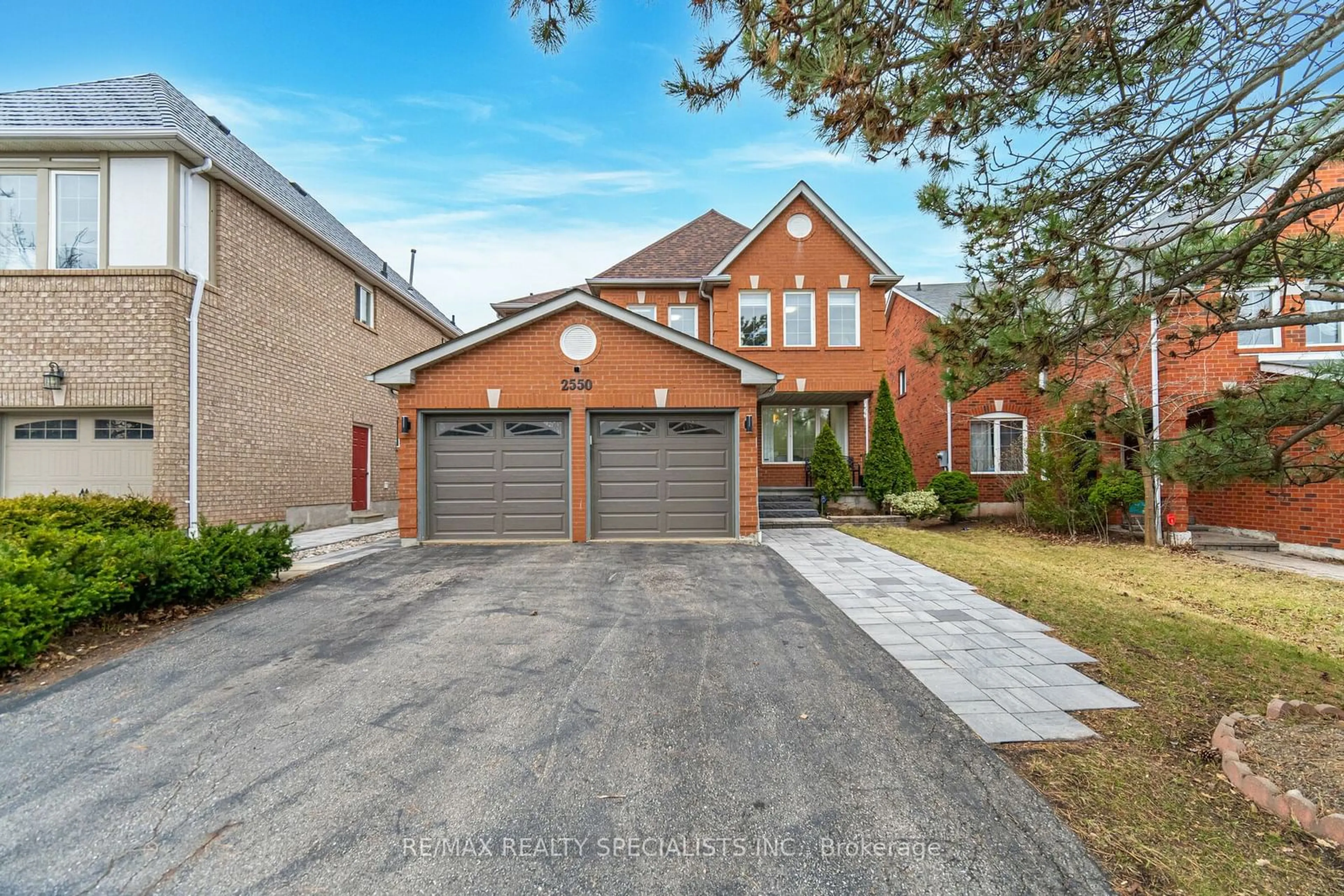 Home with brick exterior material, street for 2550 Wickham Rd, Mississauga Ontario L5M 5L3