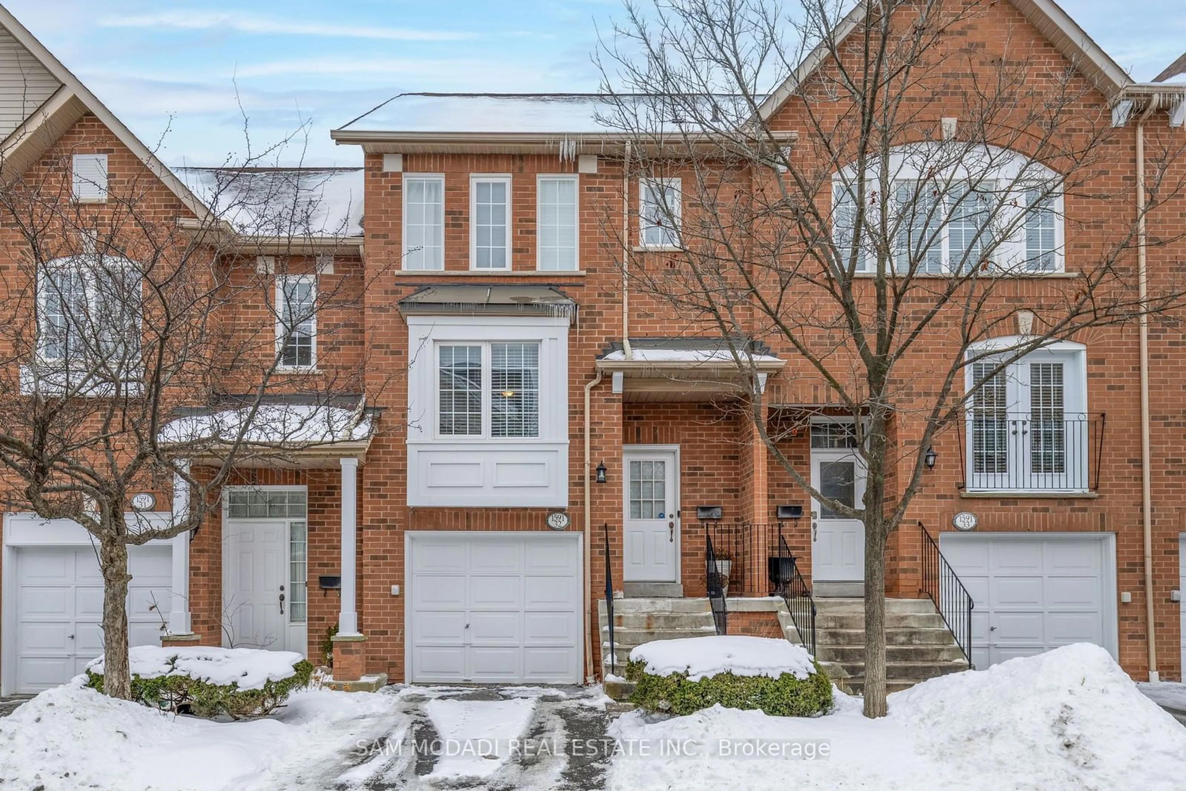 Home with brick exterior material, street for 1591 South Parade Crt #32, Mississauga Ontario L5M 6G1