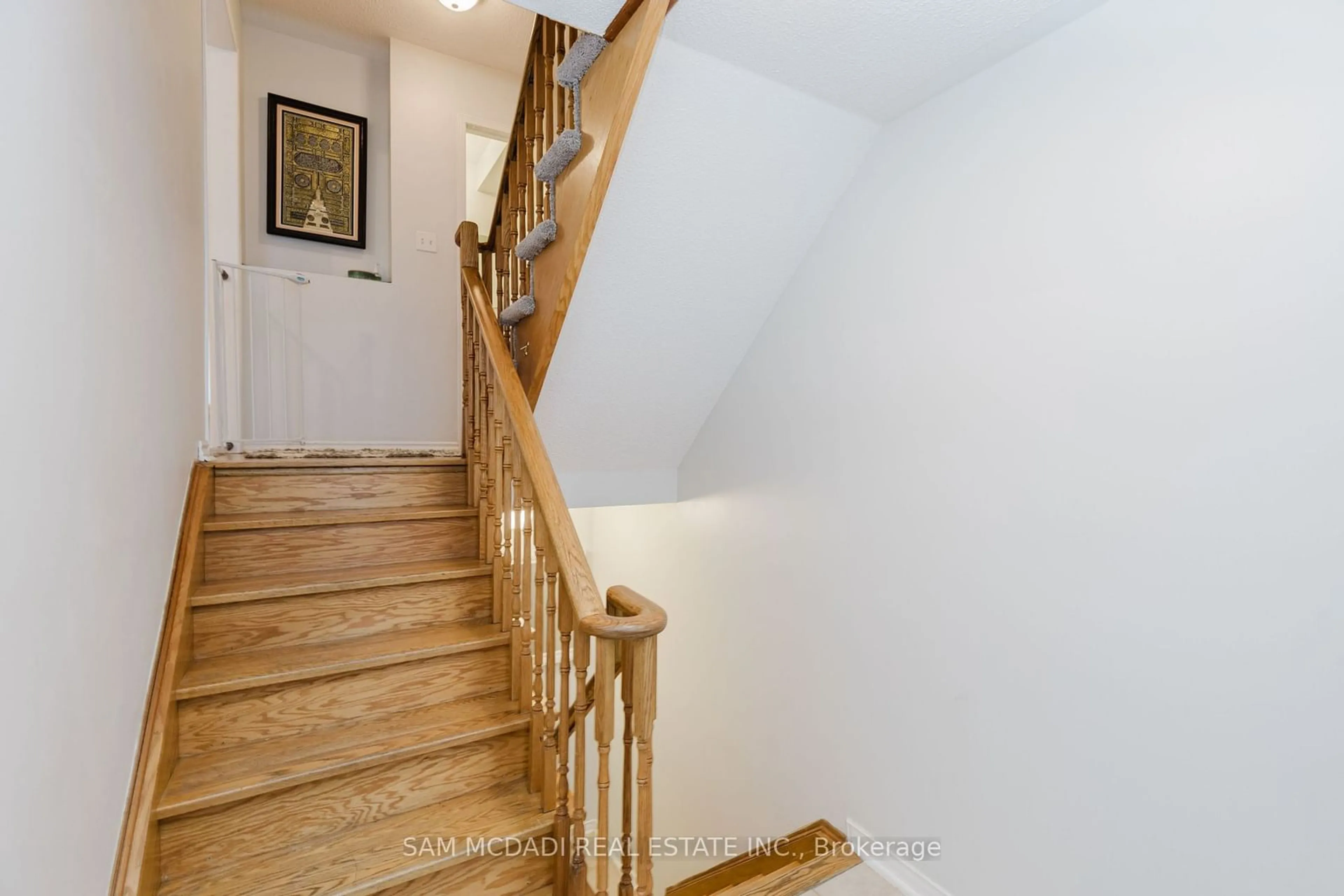 Stairs for 1591 South Parade Crt #32, Mississauga Ontario L5M 6G1