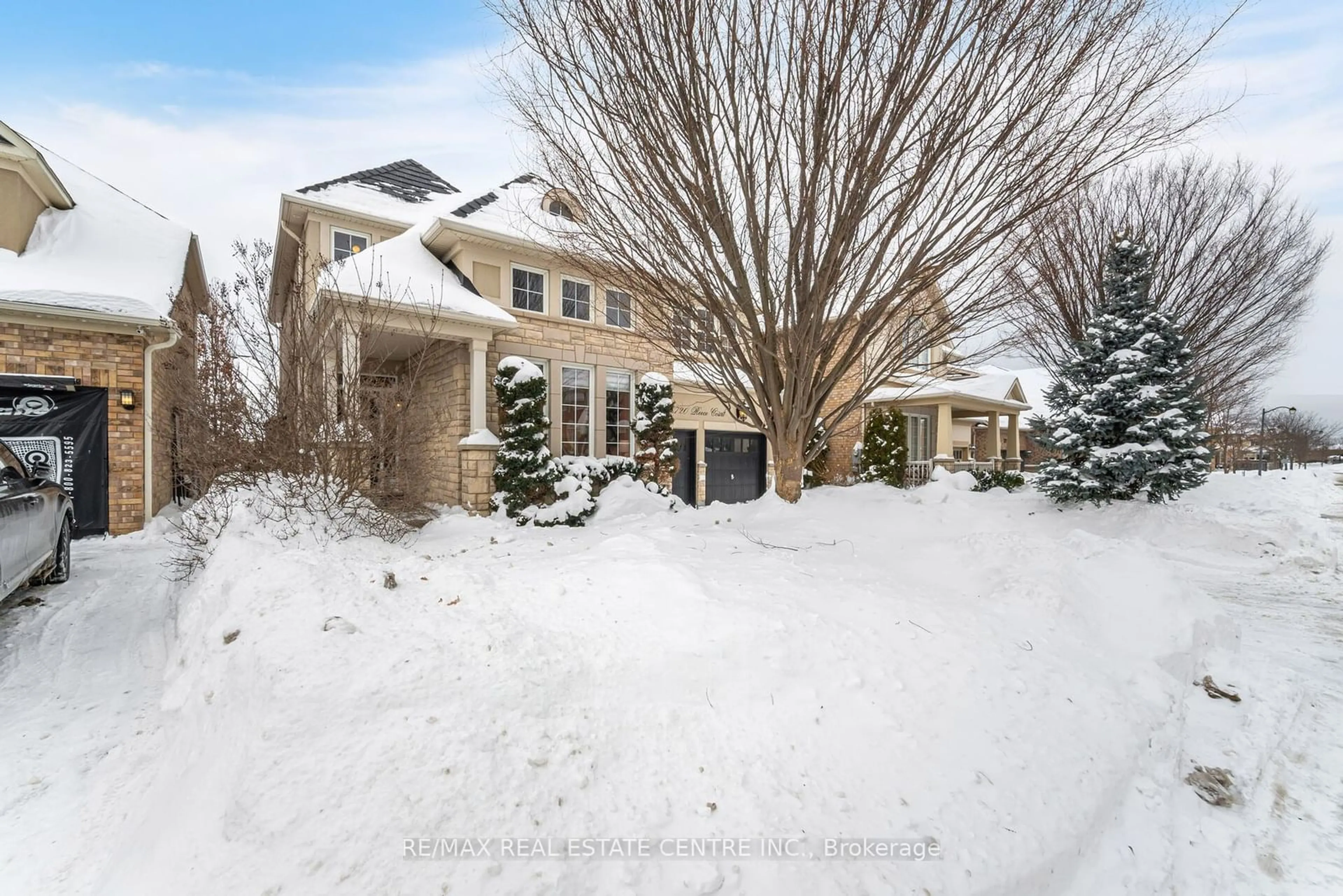 A pic from outside/outdoor area/front of a property/back of a property/a pic from drone, street for 720 Reece Crt, Milton Ontario L9T 0X4