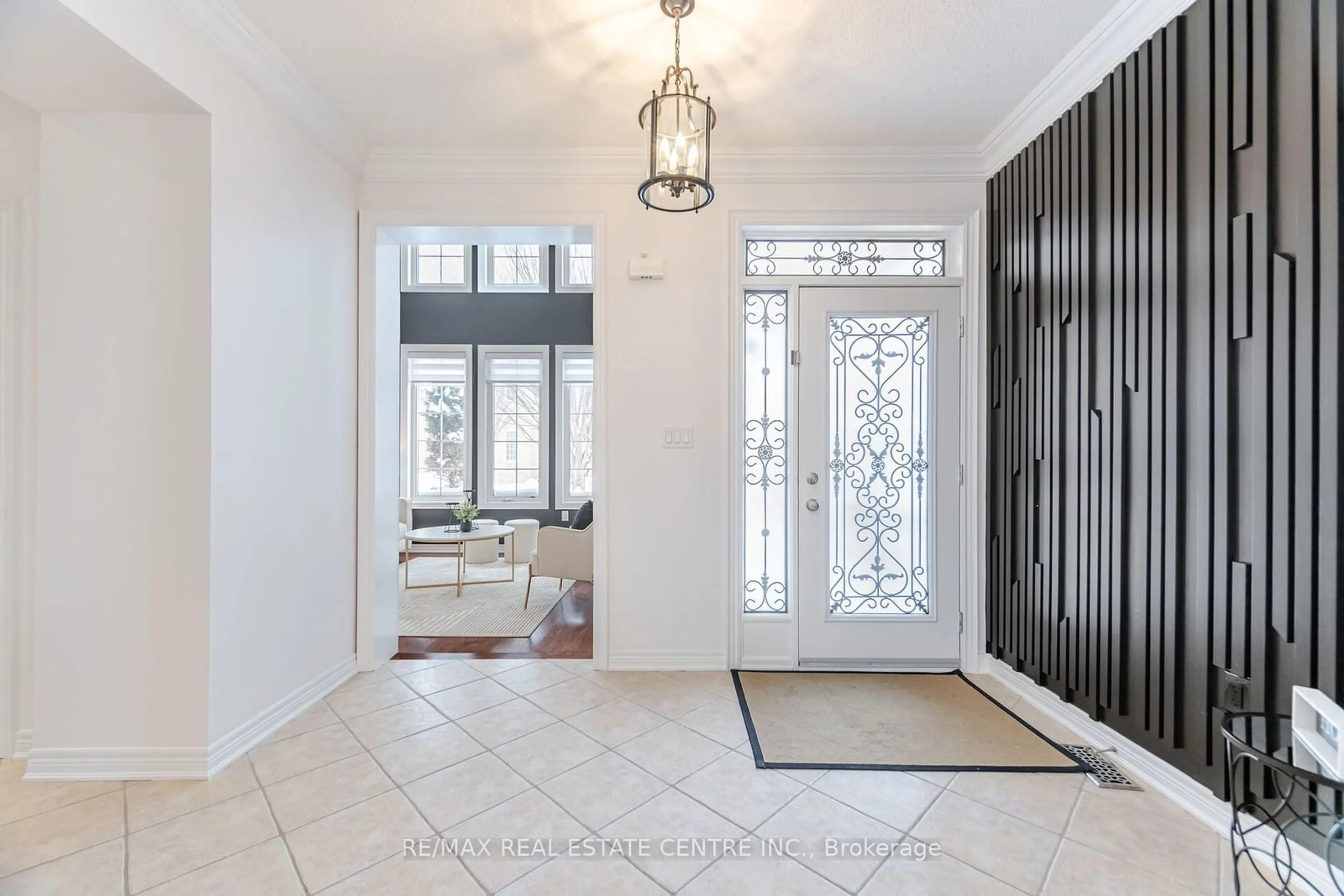 Indoor entryway for 720 Reece Crt, Milton Ontario L9T 0X4