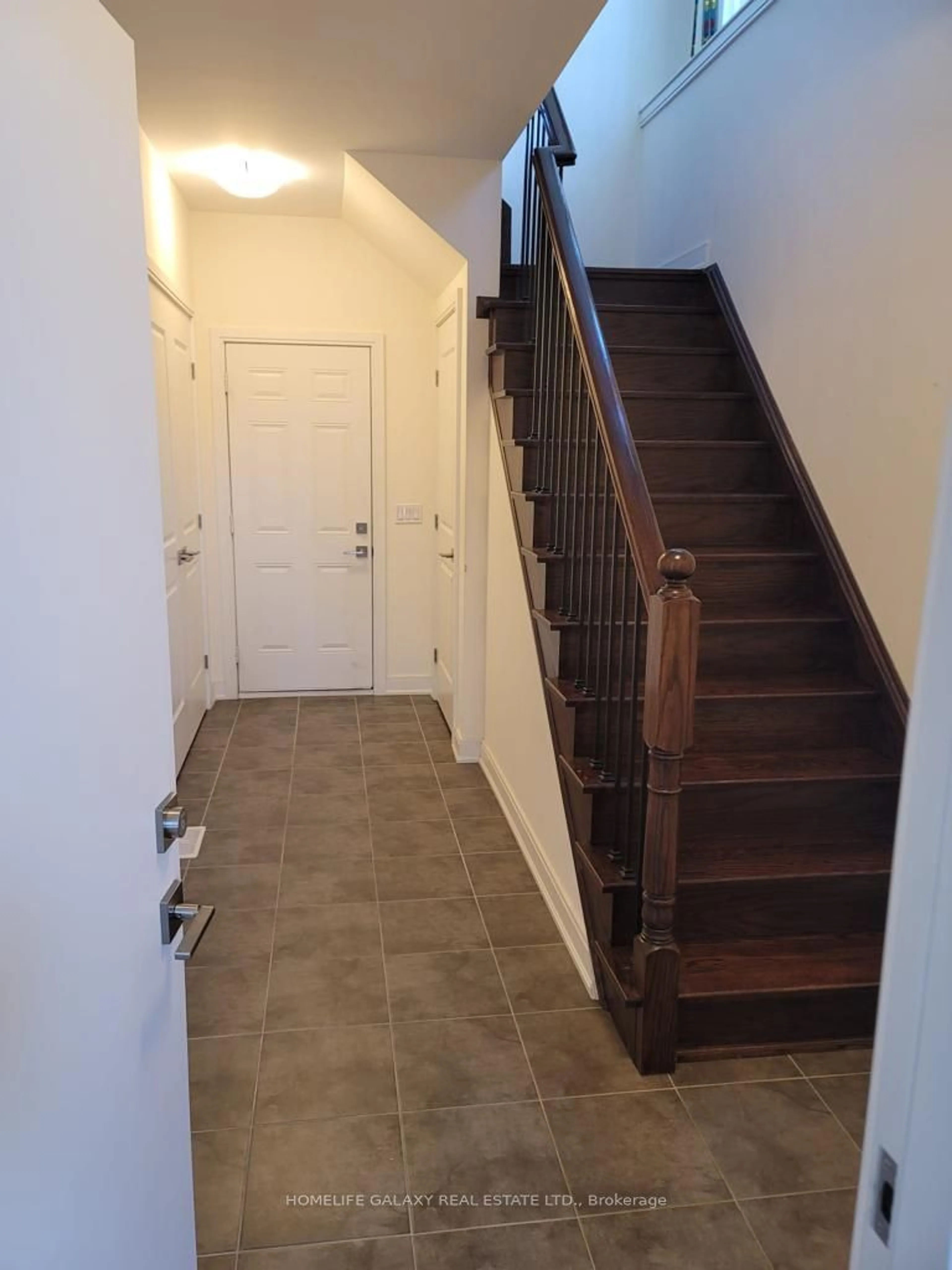 Indoor entryway for 401 Veterans Dr, Brampton Ontario L7A 4Y9