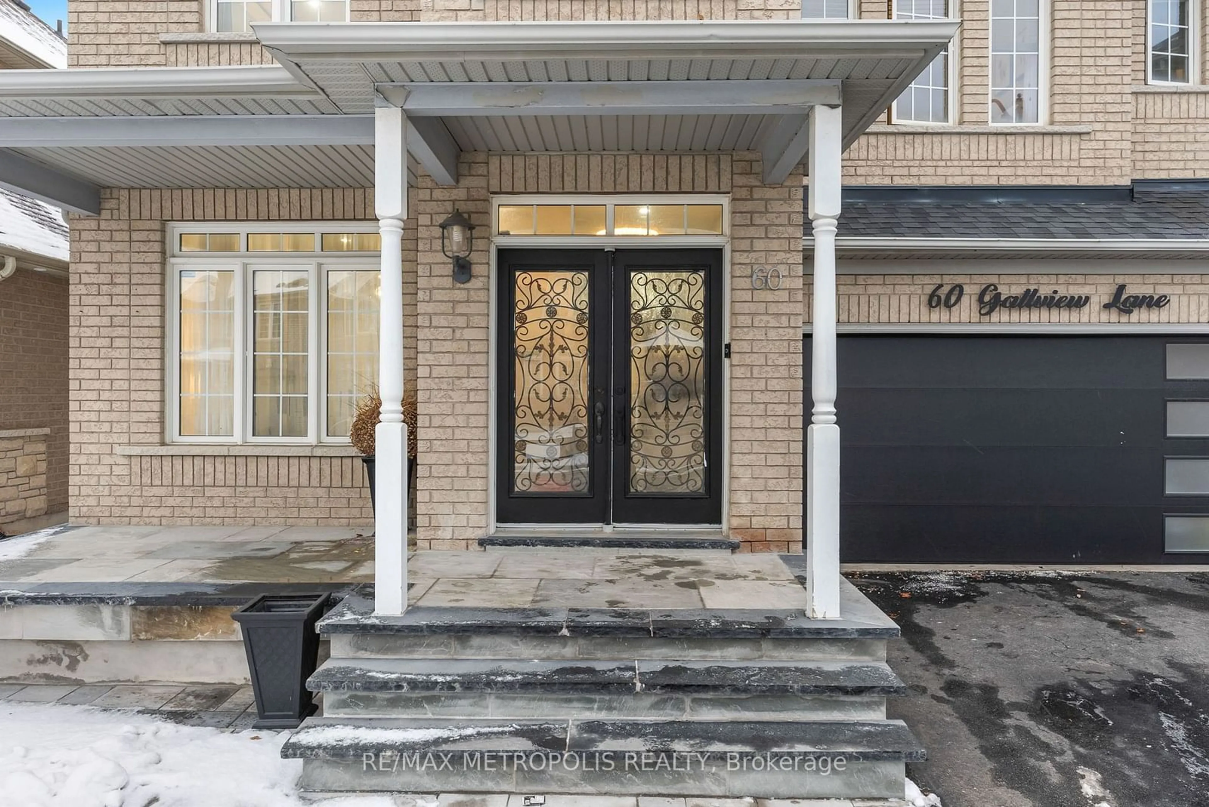 Indoor entryway for 60 Gallview Lane, Brampton Ontario L6P 1R8